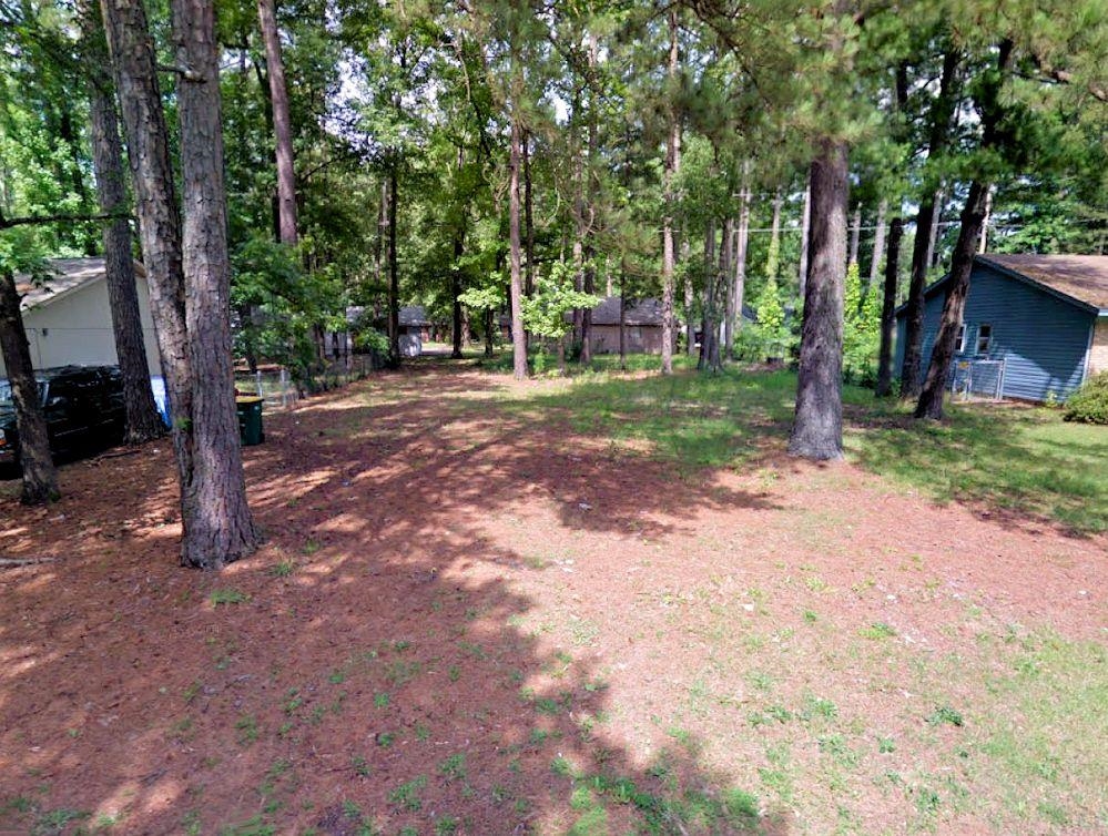 Very nice level lot with all public utilities. Located in an established neighborhood and ready for your new home. Close to shopping and dining.