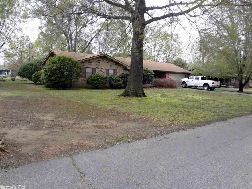 Nice 3 bed 2 bath ,New Heat  92 % efficient New    Air 3 ton 13  Seer installed April 2014  2 car Garage  Quiet Street, close to Schools and Town