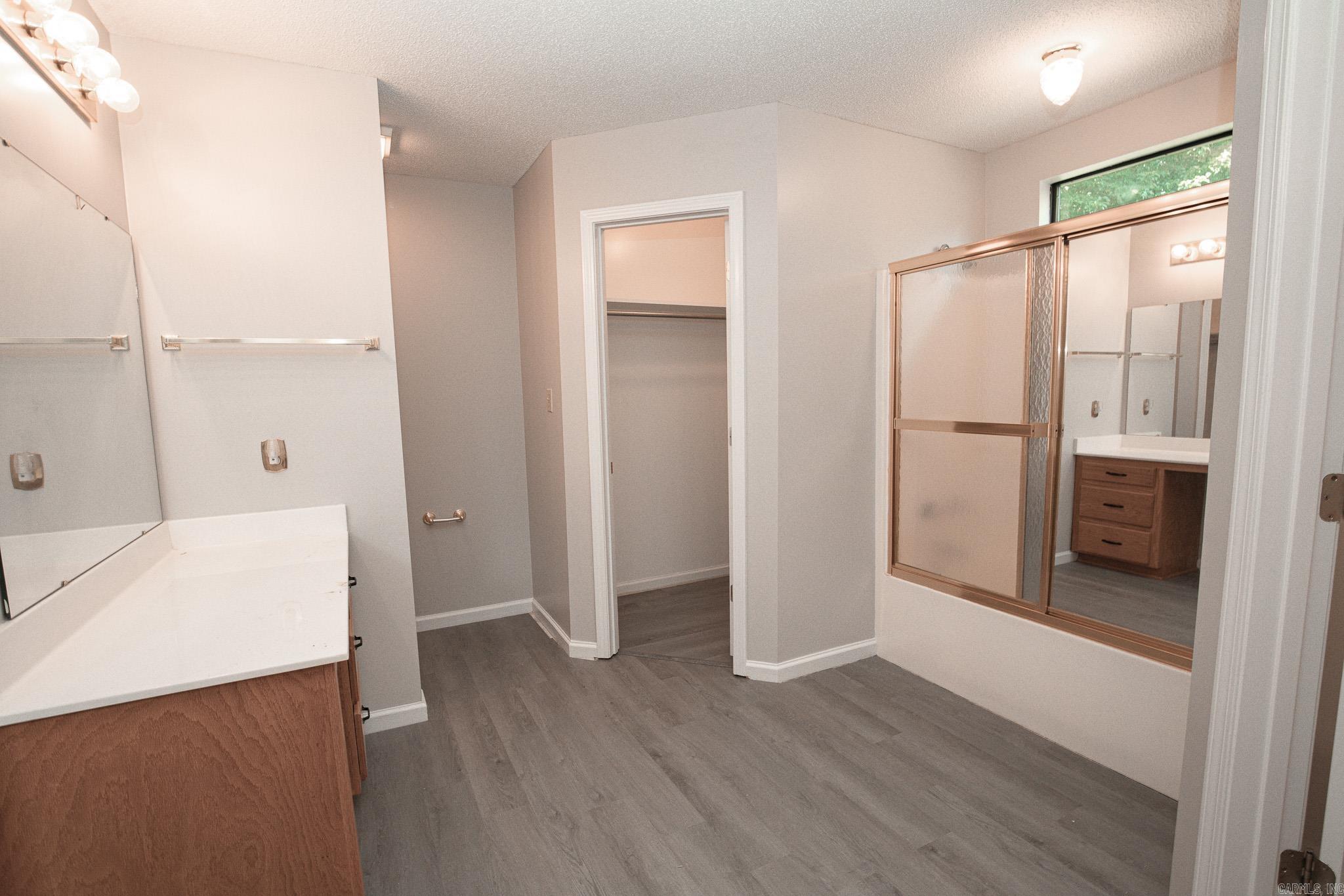 GRAY OAKS - Residential