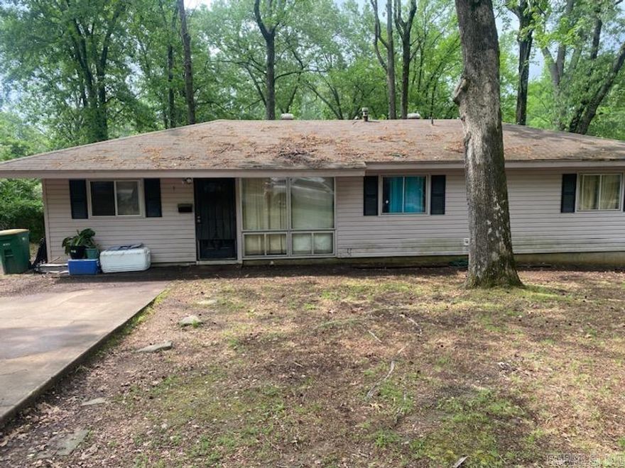 This 3-bedroom property offers versatility with a dedicated home office or study, making it ideal for both investors and first-time homebuyers seeking space for remote work. Currently tenant-occupied, it presents an immediate income opportunity for investors or a seamless transition for those looking to settle in.