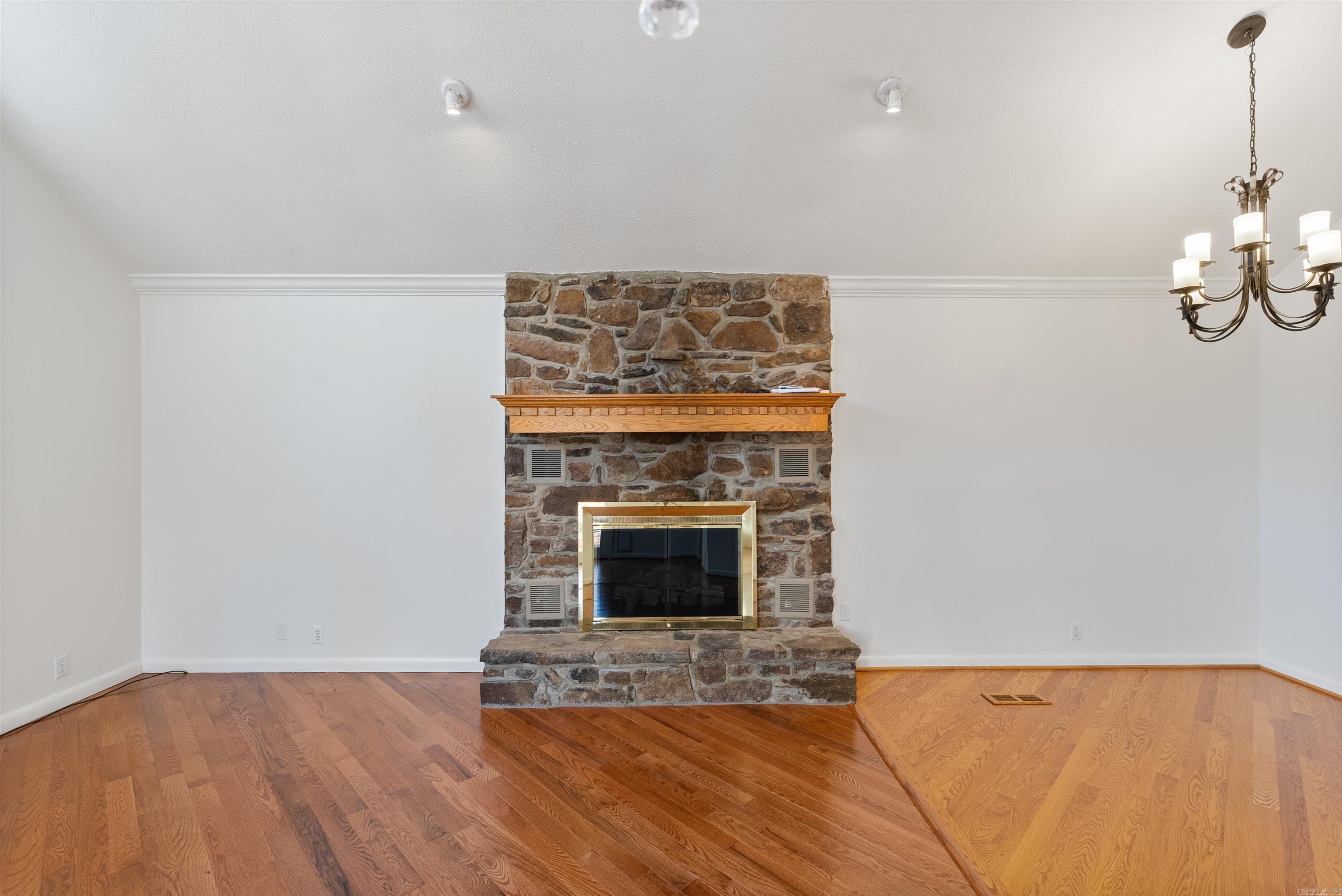 INDIAN HILLS - Residential