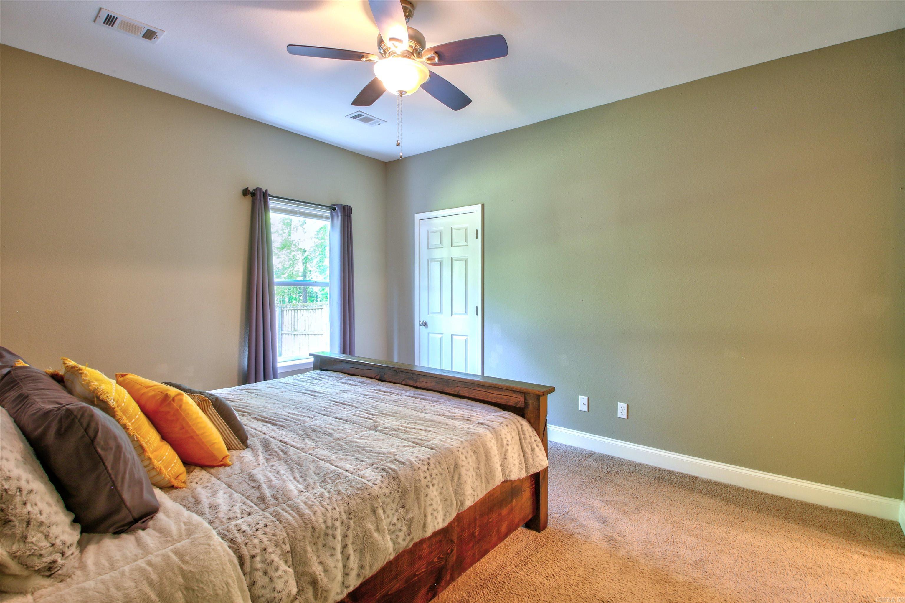 HUNTERS RUN - Residential