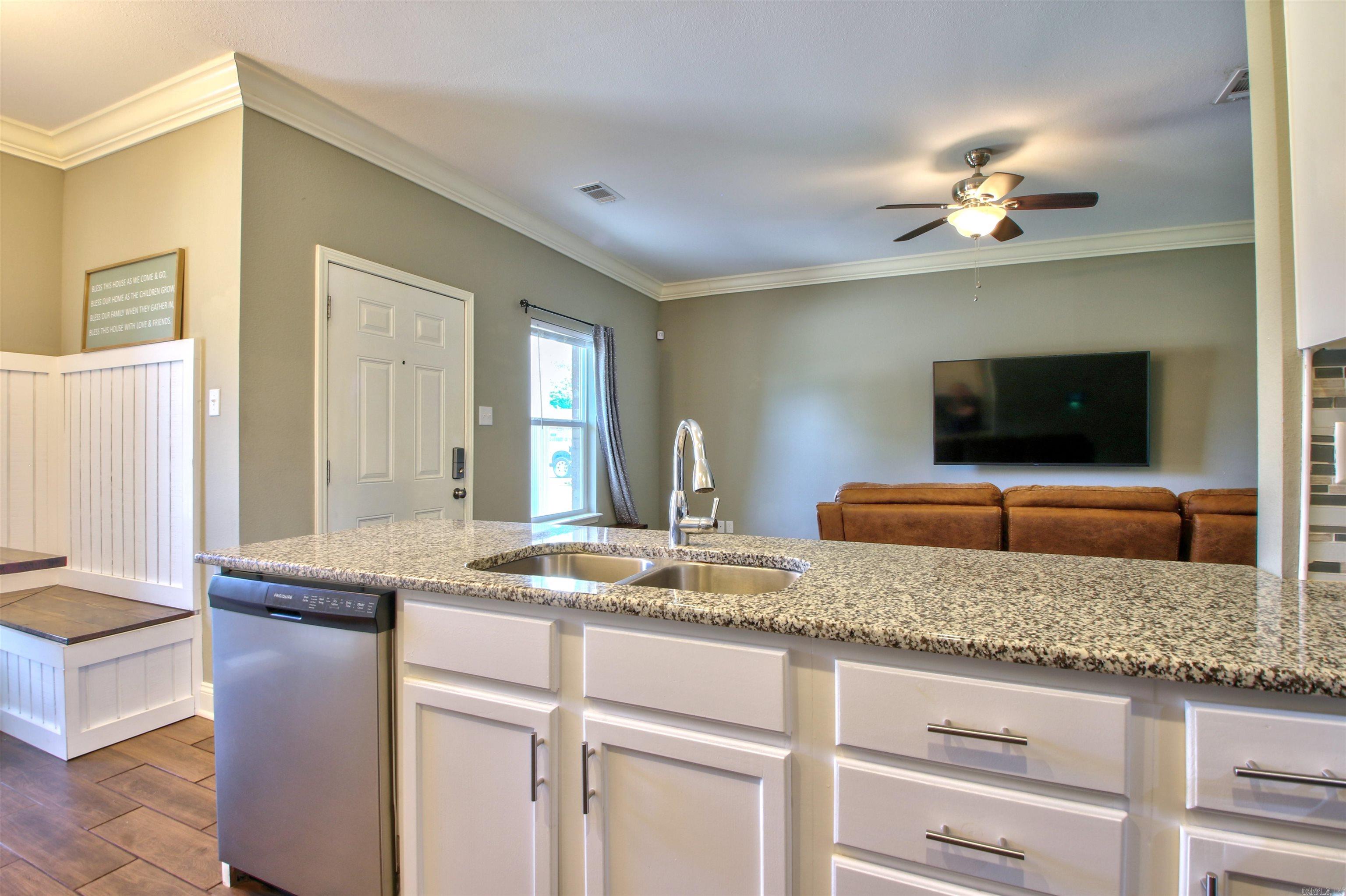 HUNTERS RUN - Residential