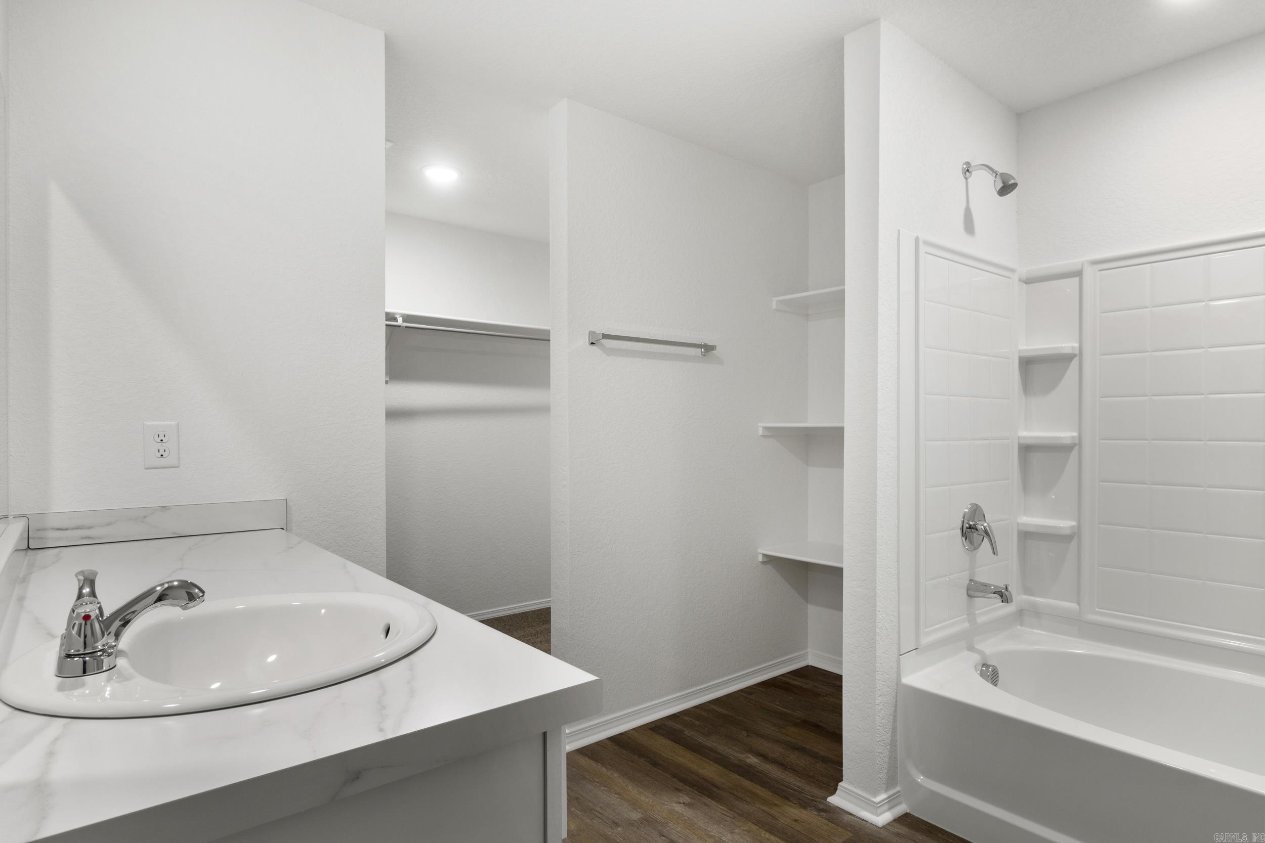 COUNTRY CLUB OF ARK THE - Residential