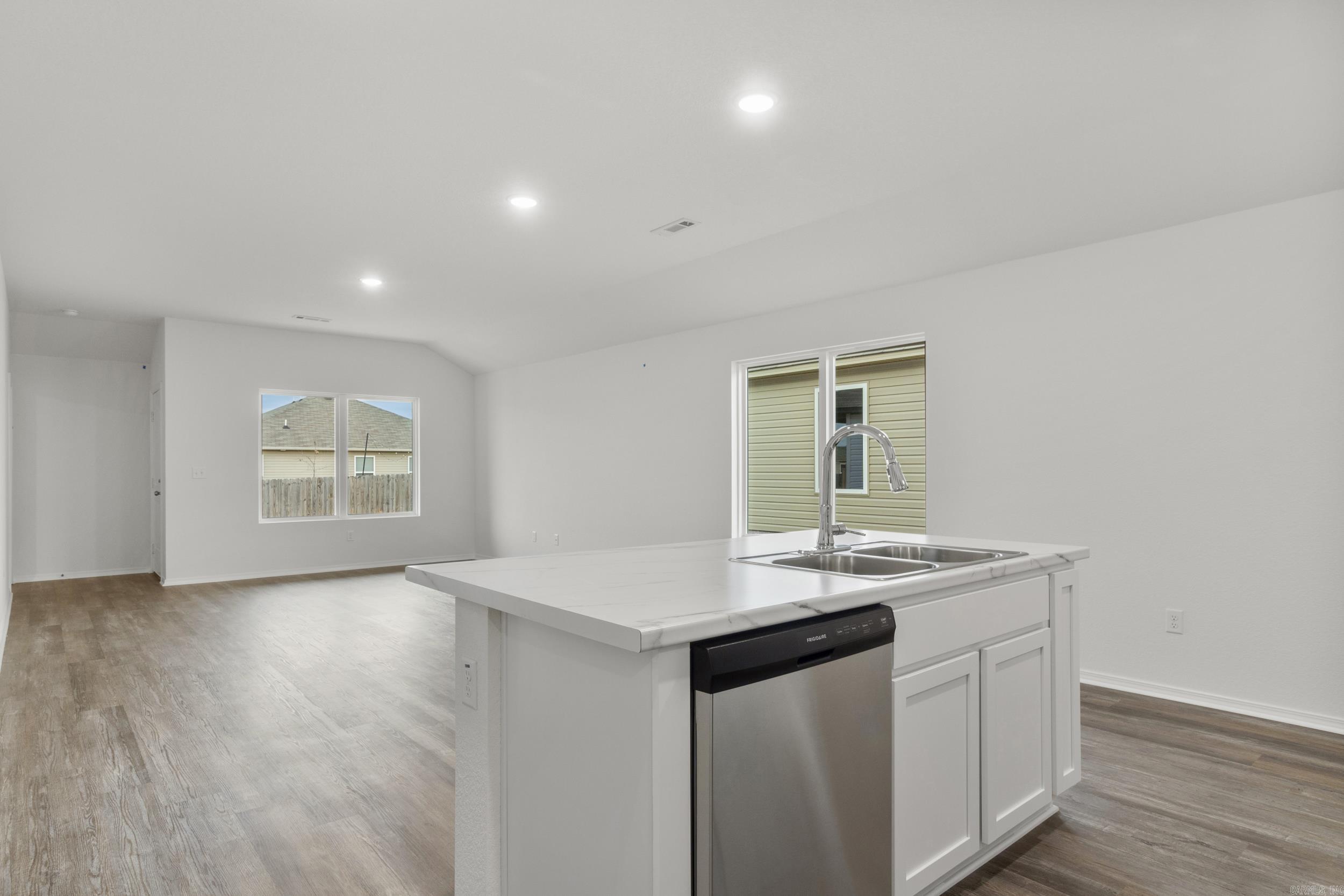 COUNTRY CLUB OF ARK THE - Residential