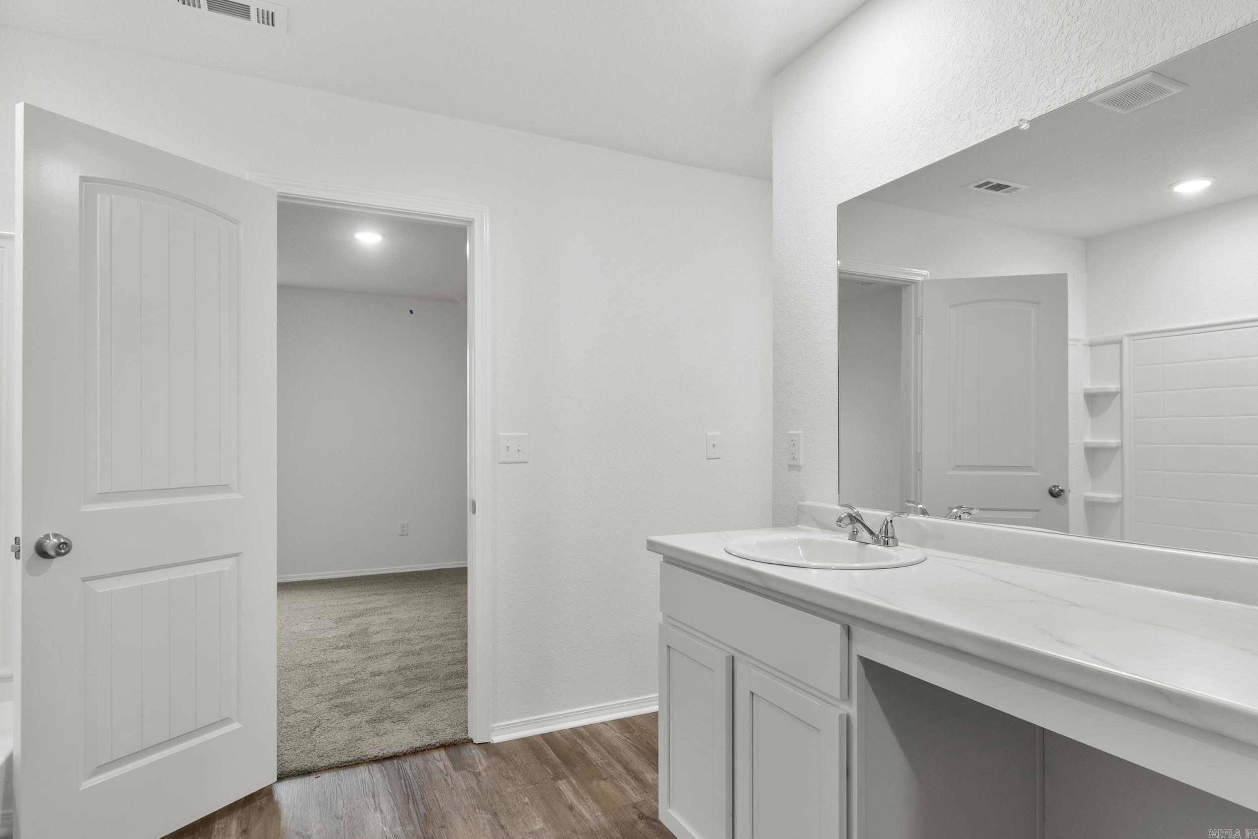 COUNTRY CLUB OF ARK THE - Residential