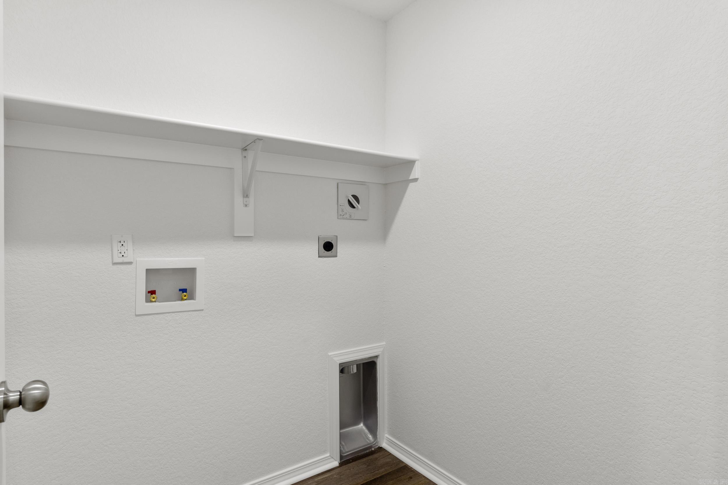 COUNTRY CLUB OF ARK THE - Residential