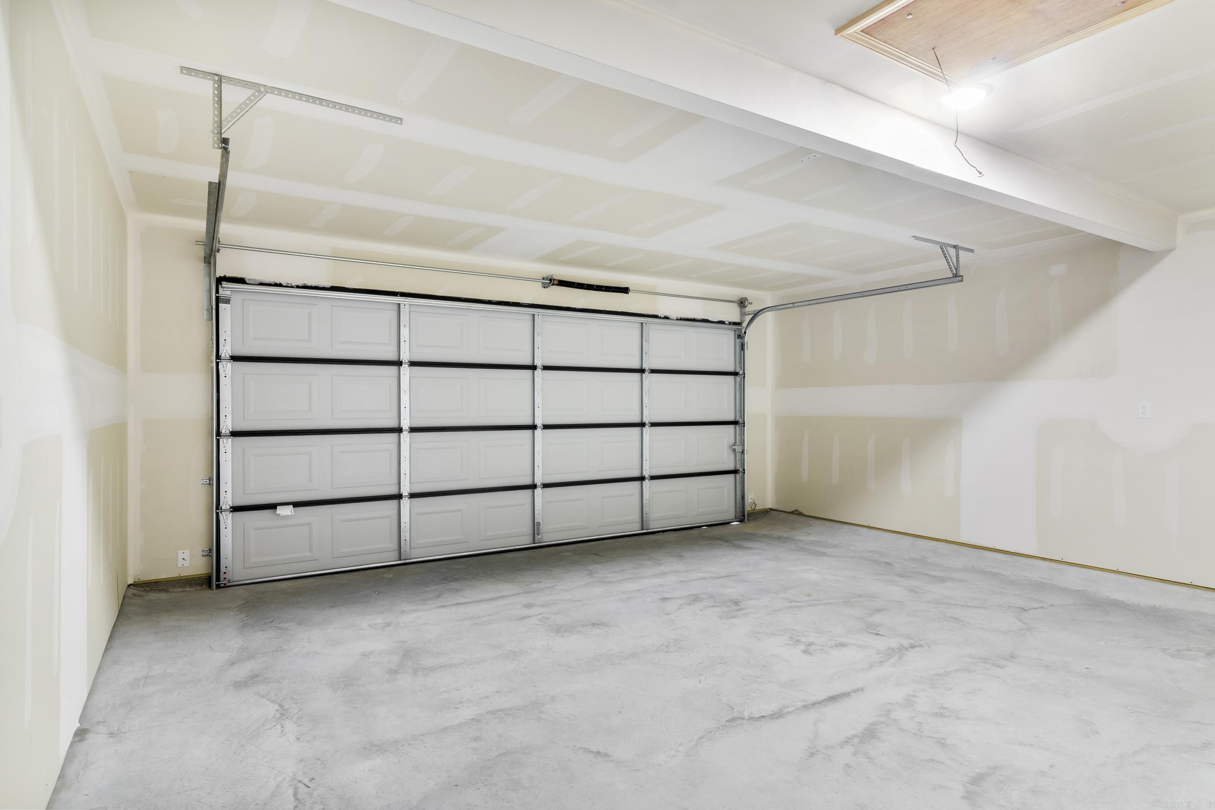 COUNTRY CLUB OF ARK THE - Residential