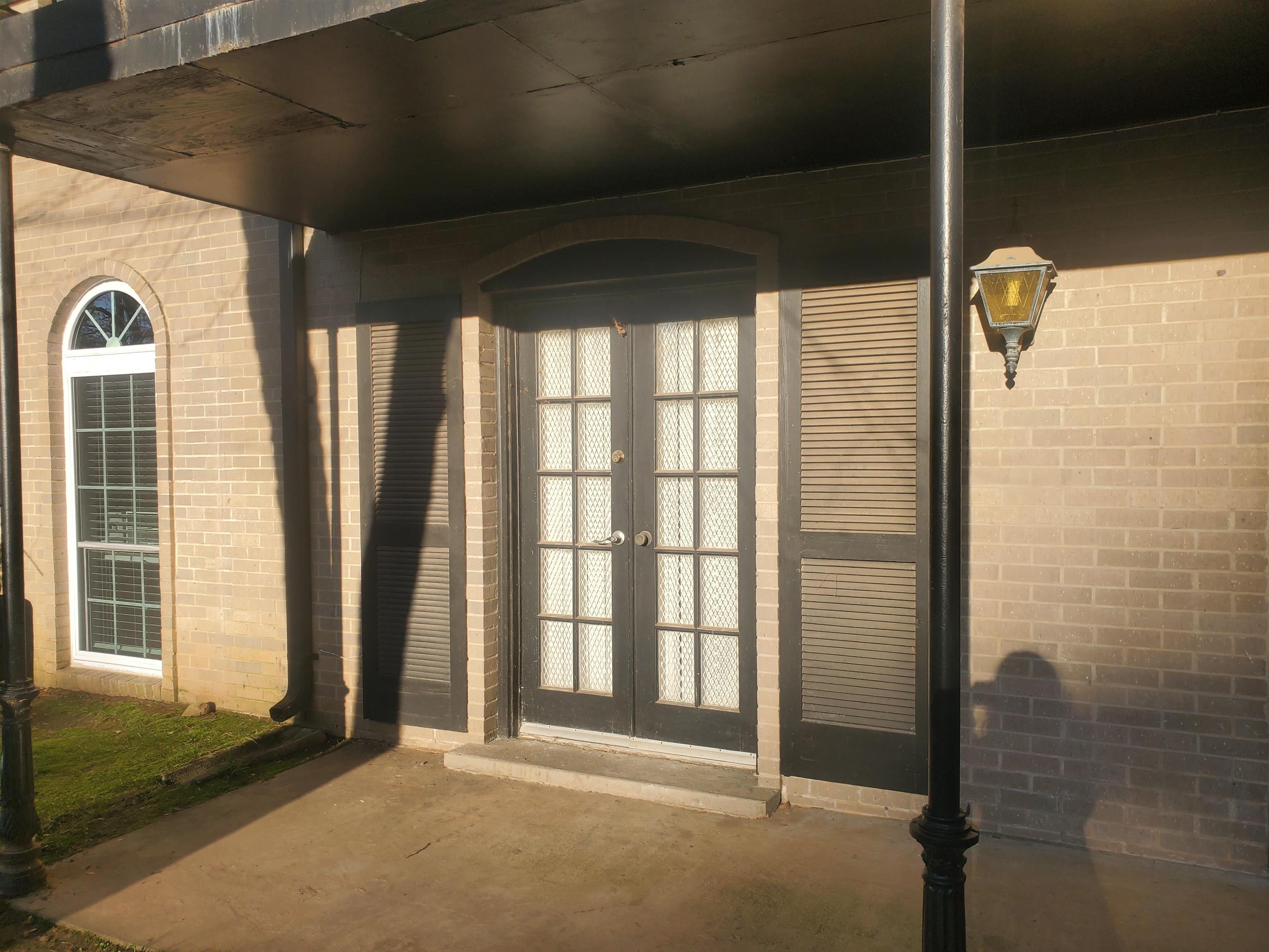 WINDSOR GARDENS CONDOMINIUMS - Residential