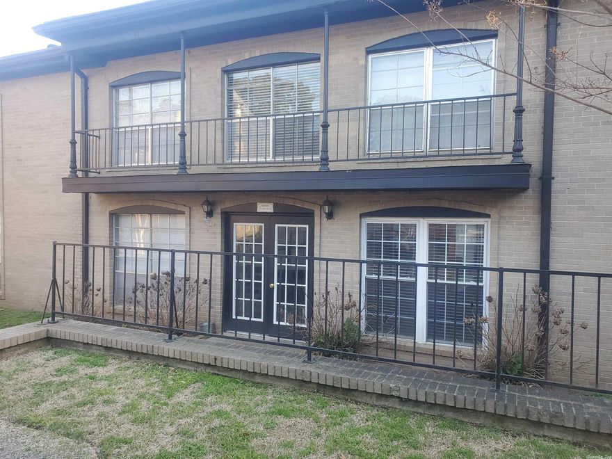 NEW PRICE IMPROVEMENT DUE TO BUYER'S FINANCING FELL THRU.  Come check out this cute and cozy ground-level 3BR, 2BA condo located in the newly renovated and gated Windsor Gardens Condominiums community! This condo is move-in ready with new windows, custom crown molding, oversized primary suite, and washer/dryer in unit! Washer/dryer and refrigerator convey. Community amenities include laundry and in-door pool/clubhouse. Water & trash paid by HOA. Great location in Midtown, minutes away from Downtown! SEE AGENT REMARKS. EASY TO SHOW, ONLY NEED 1 HR NOTICE.