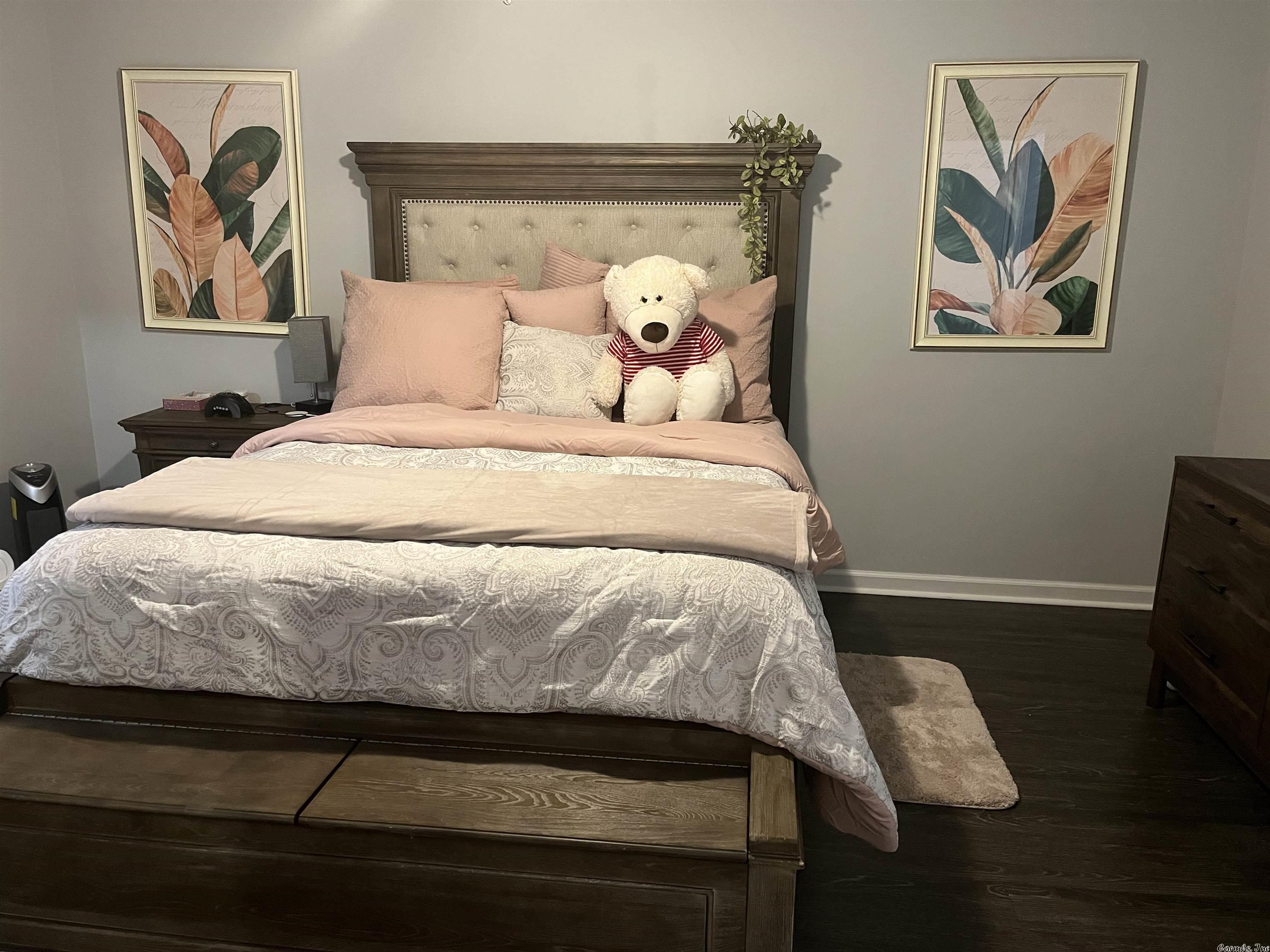 WINDSOR GARDENS CONDOMINIUMS - Residential