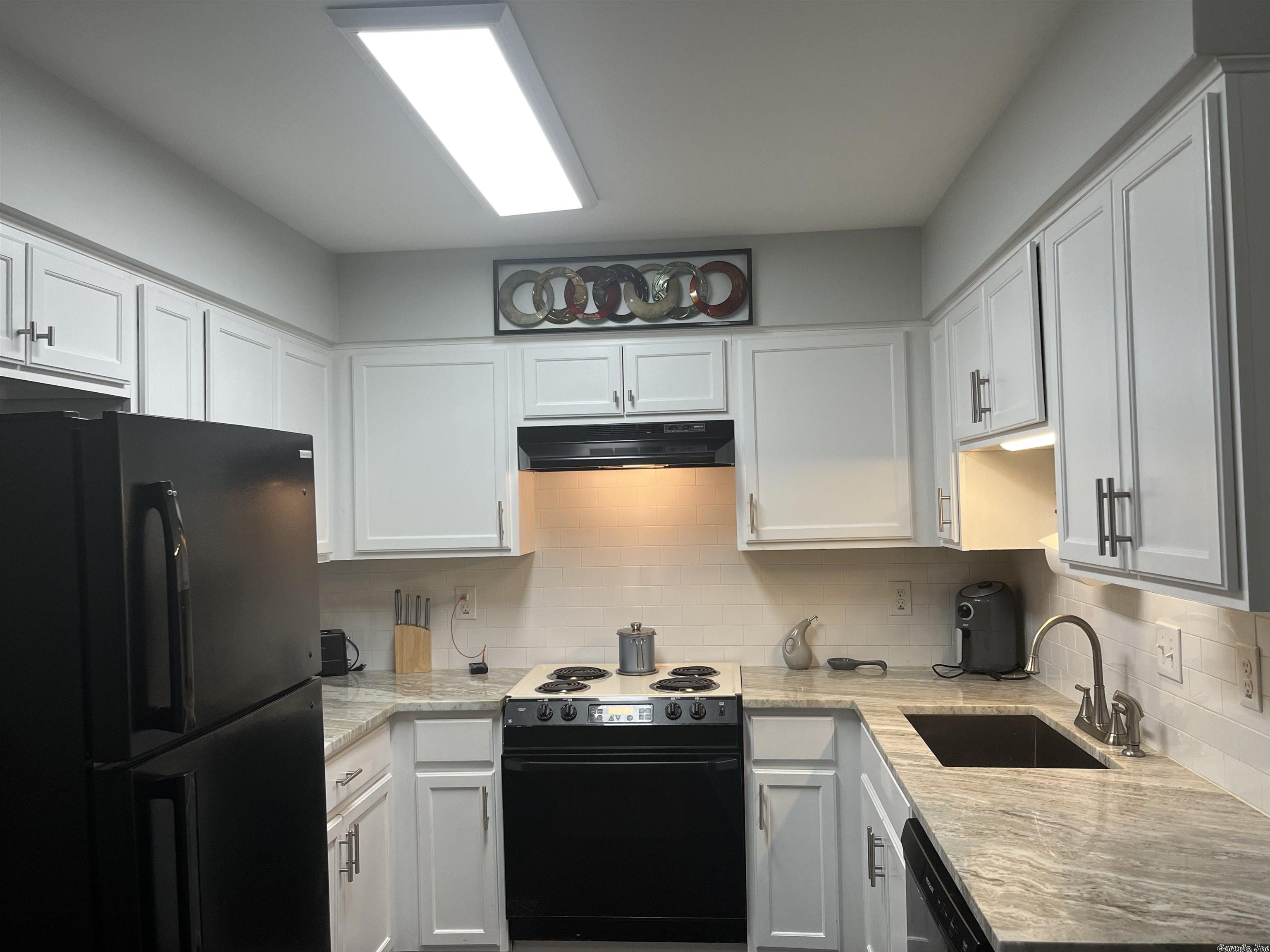 WINDSOR GARDENS CONDOMINIUMS - Residential