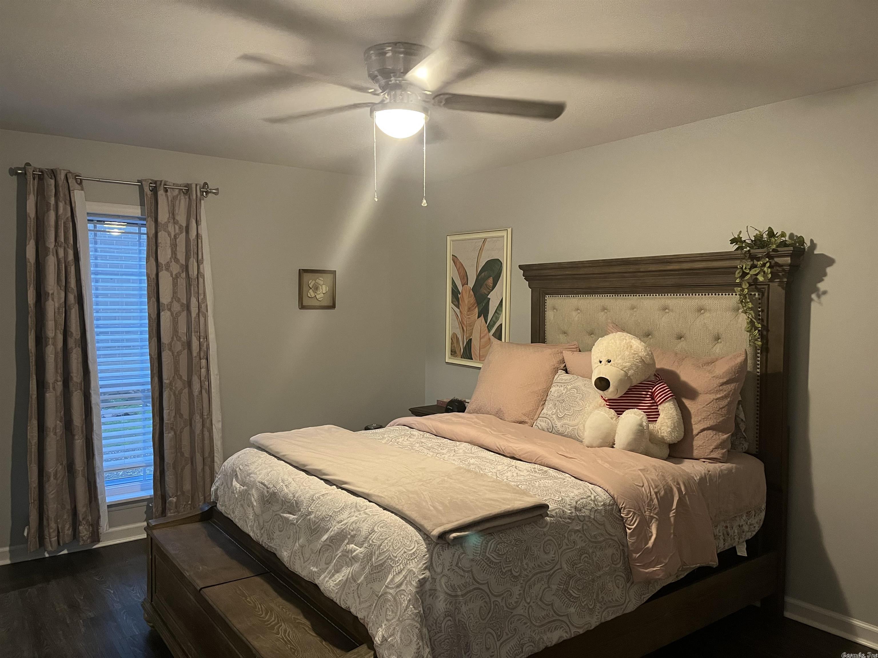 WINDSOR GARDENS CONDOMINIUMS - Residential