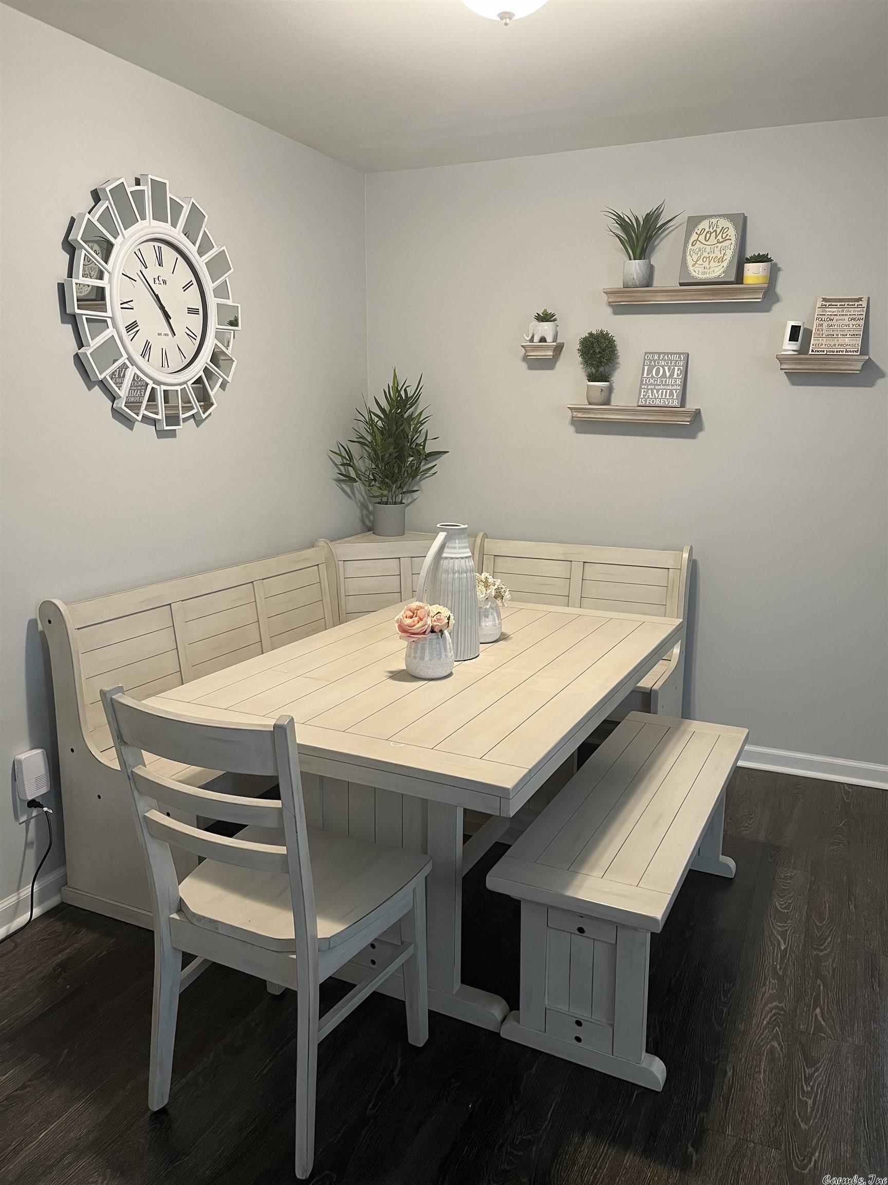 WINDSOR GARDENS CONDOMINIUMS - Residential