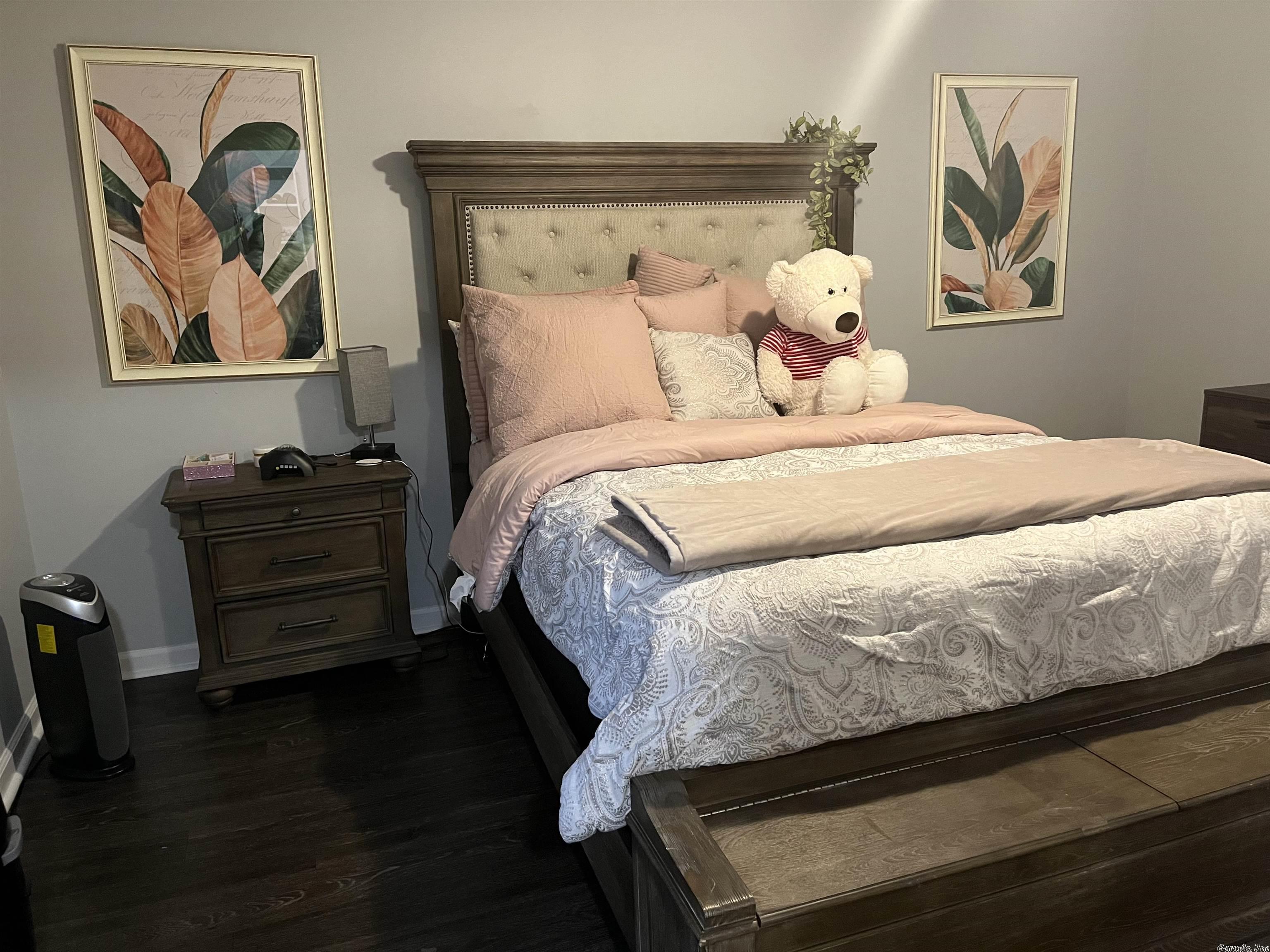 WINDSOR GARDENS CONDOMINIUMS - Residential