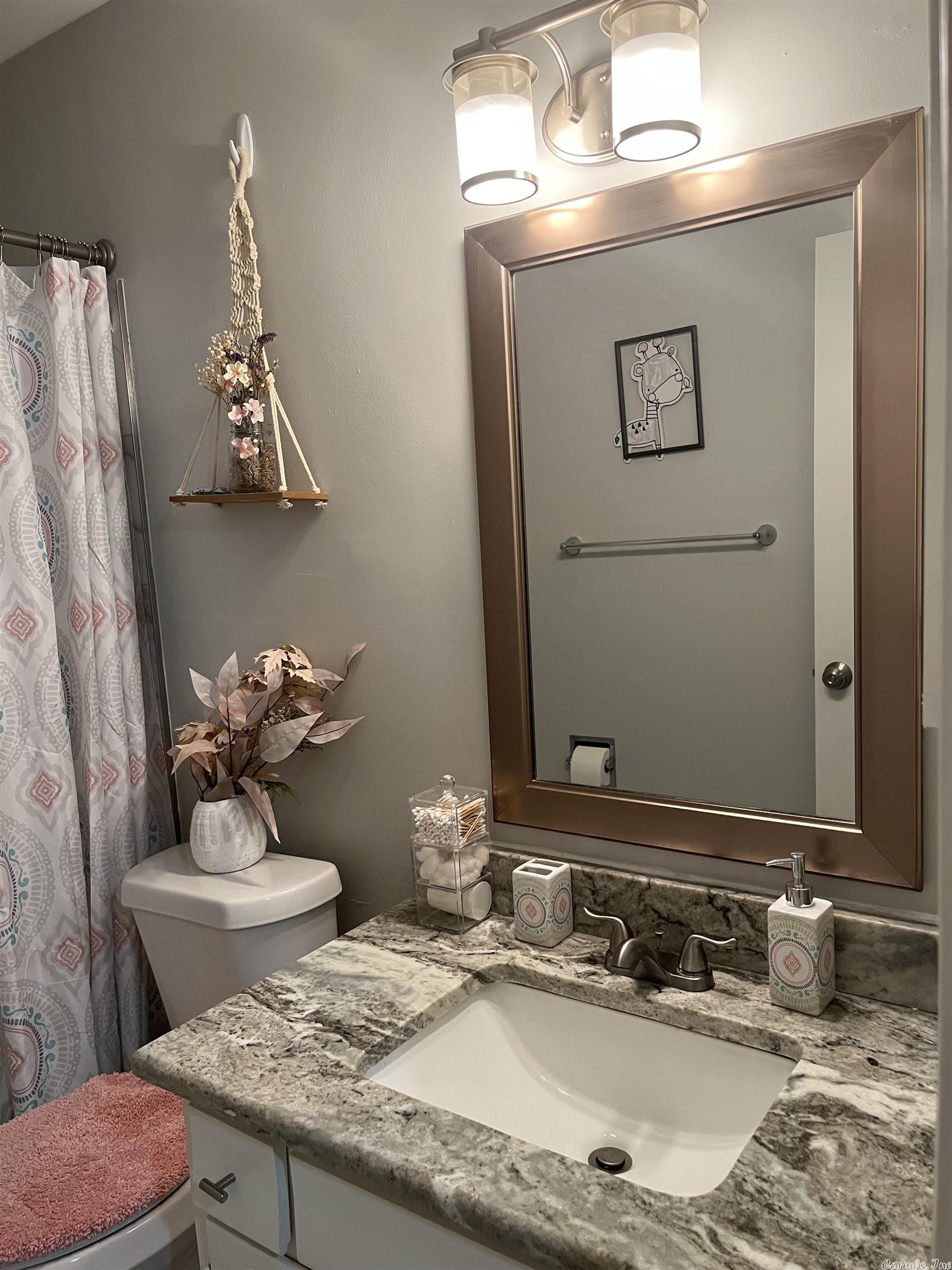 WINDSOR GARDENS CONDOMINIUMS - Residential