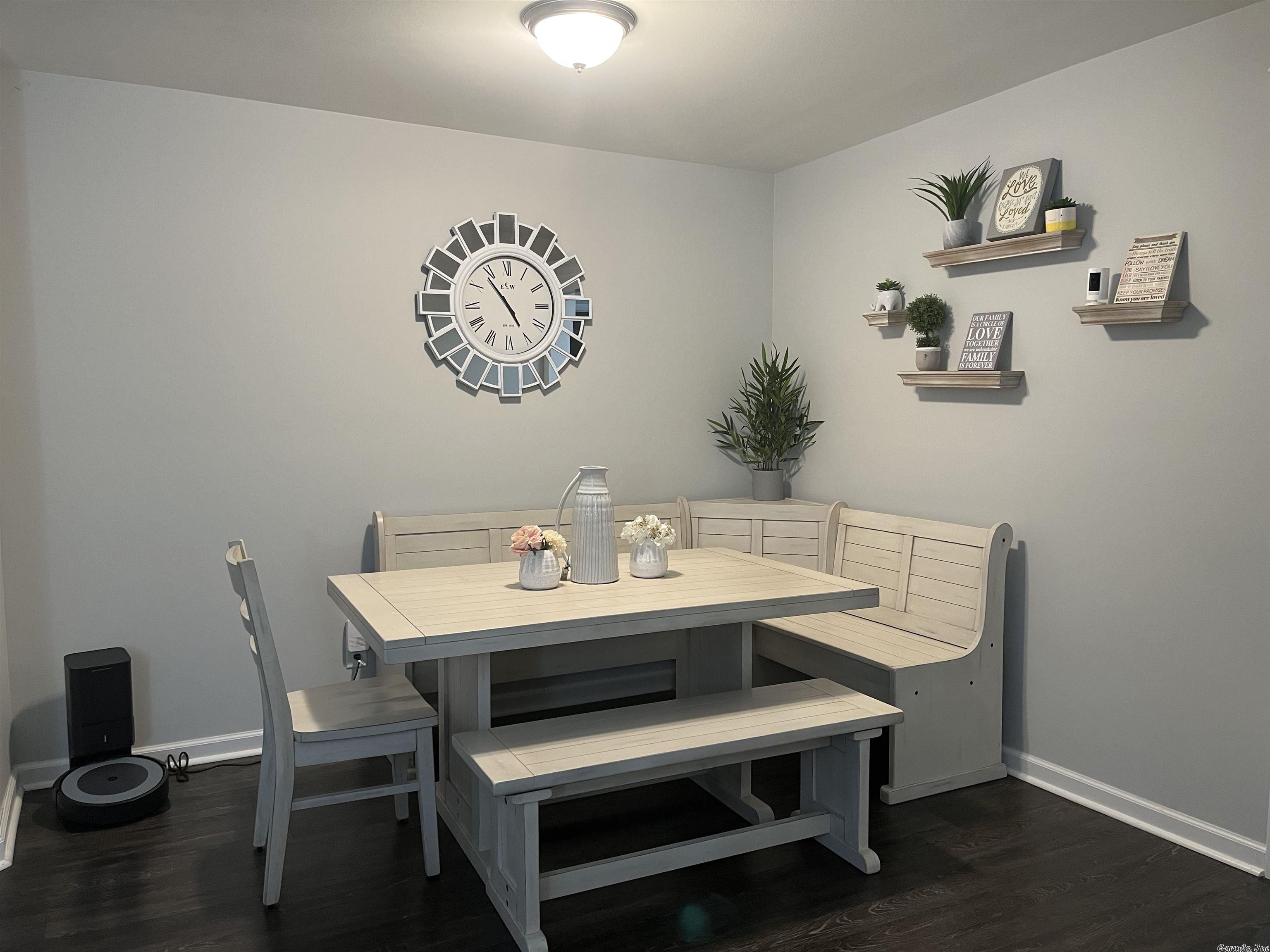 WINDSOR GARDENS CONDOMINIUMS - Residential