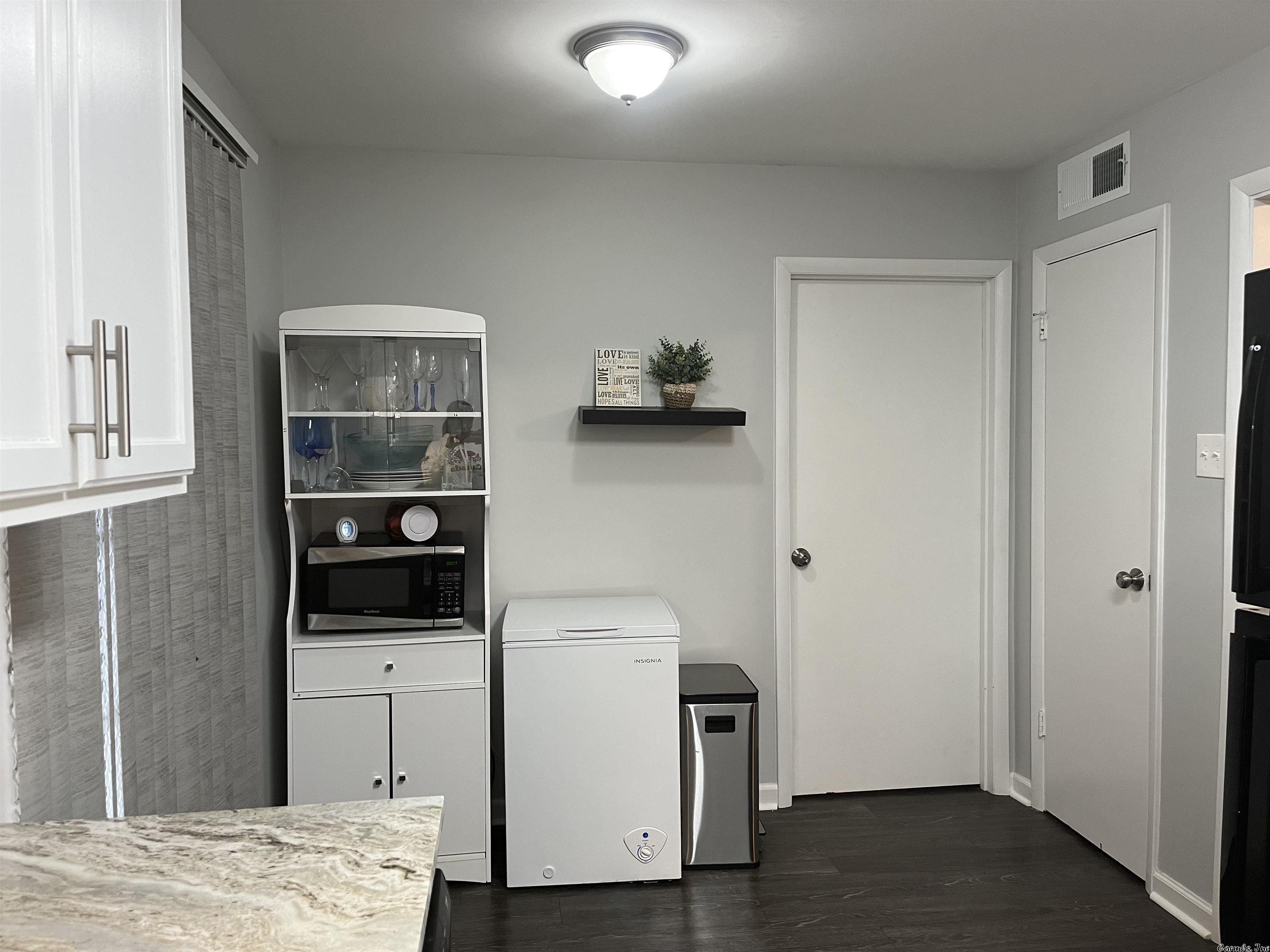 WINDSOR GARDENS CONDOMINIUMS - Residential