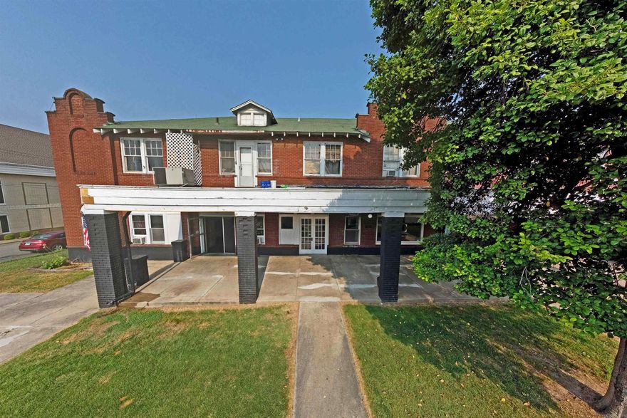 Historic 100-year-old building on the National Register. Has been a high-end traveler's hotel, an apartment building and retail space. A beloved Searcy downtown landmark that has housed restaurants, beauty salons, artist space and more. Endless possibilities for redevelopment.