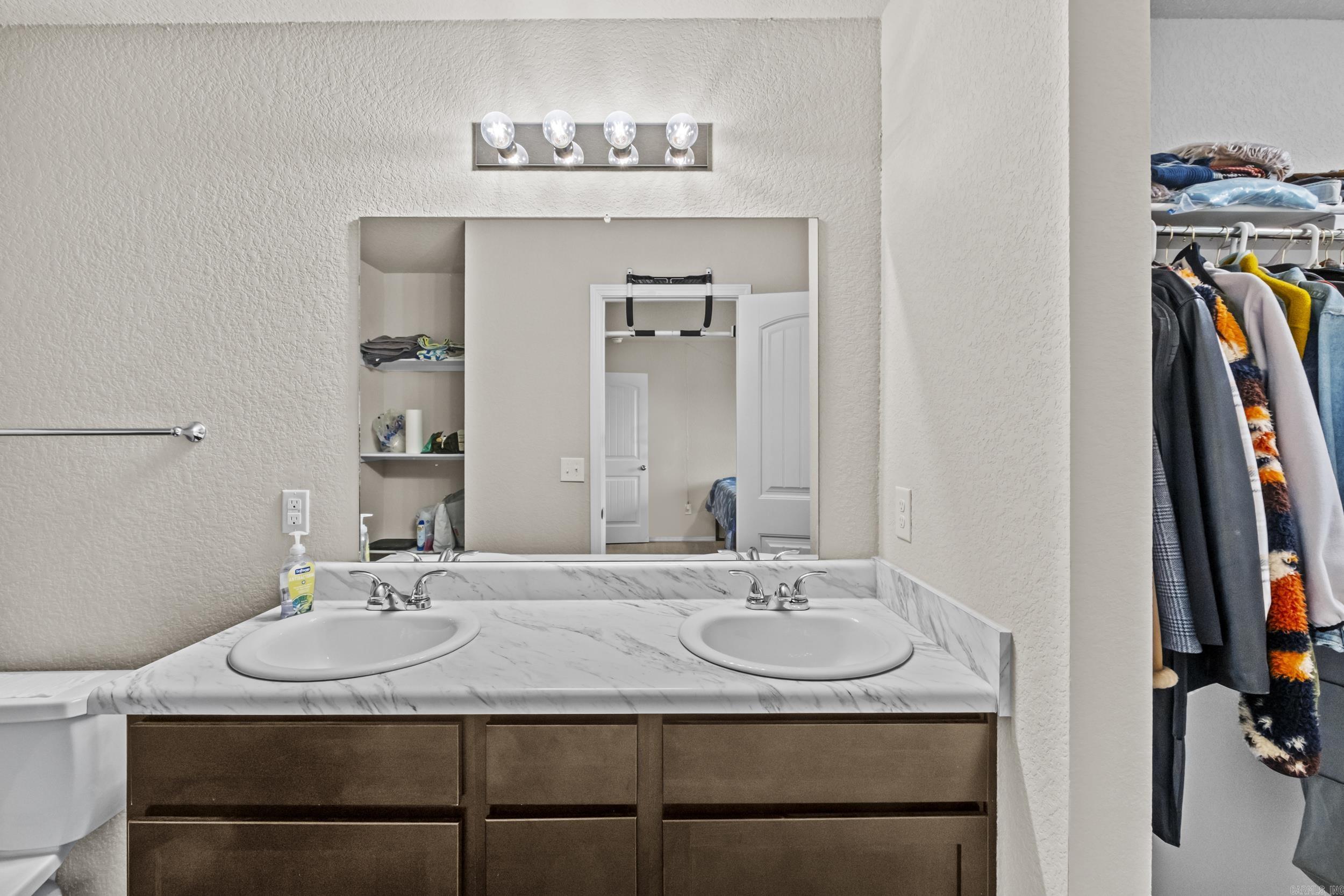 OAKLAND GROVE ESTATES - Residential