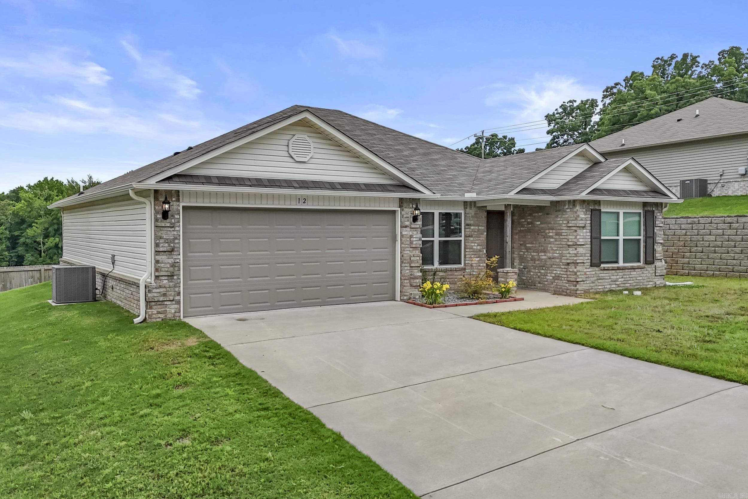 OAKLAND GROVE ESTATES - Residential