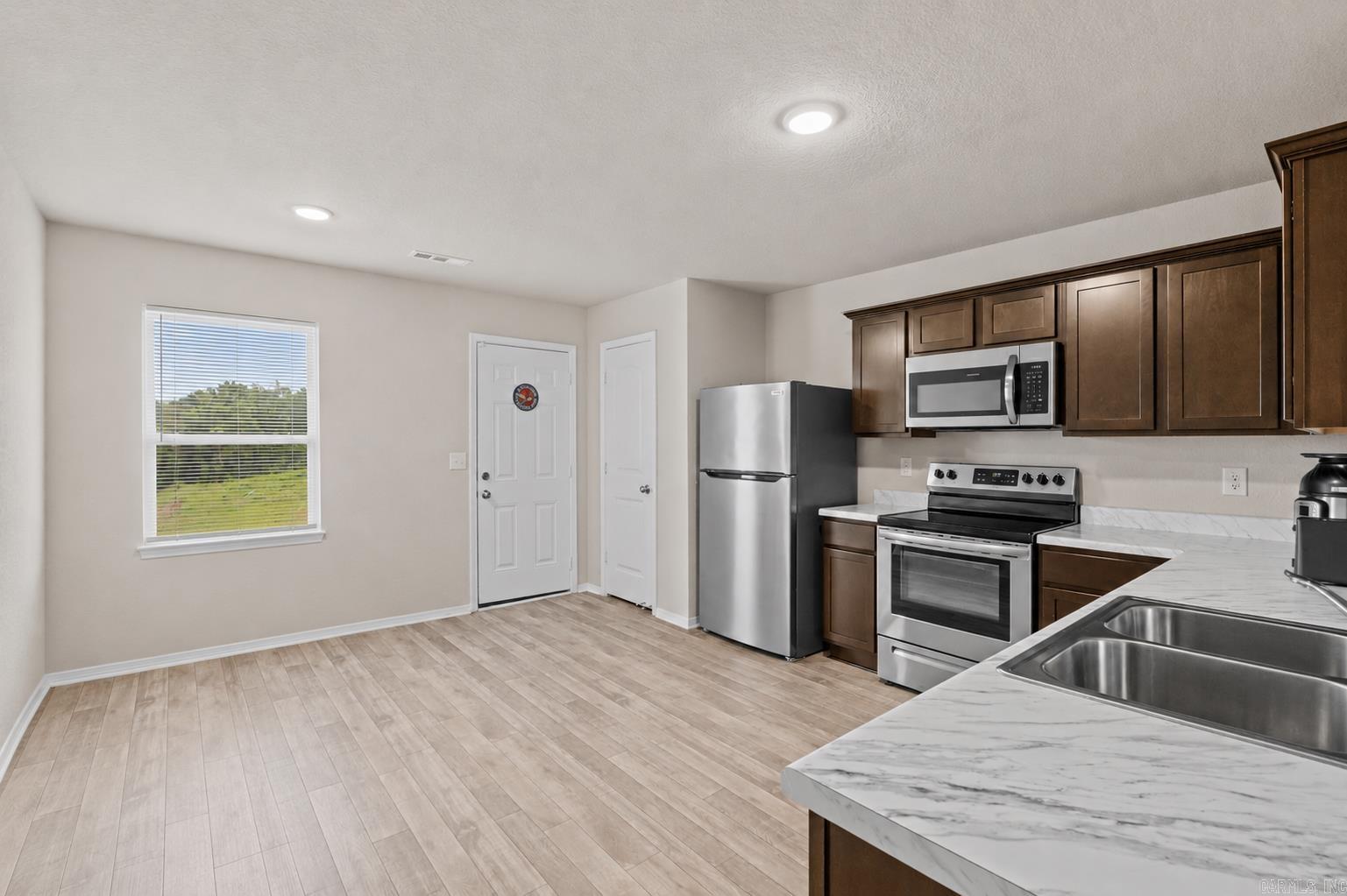 OAKLAND GROVE ESTATES - Residential