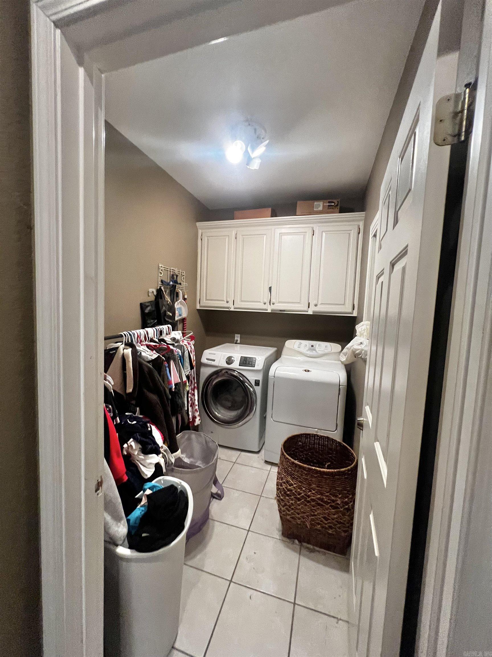 RIVER OAKS - Residential