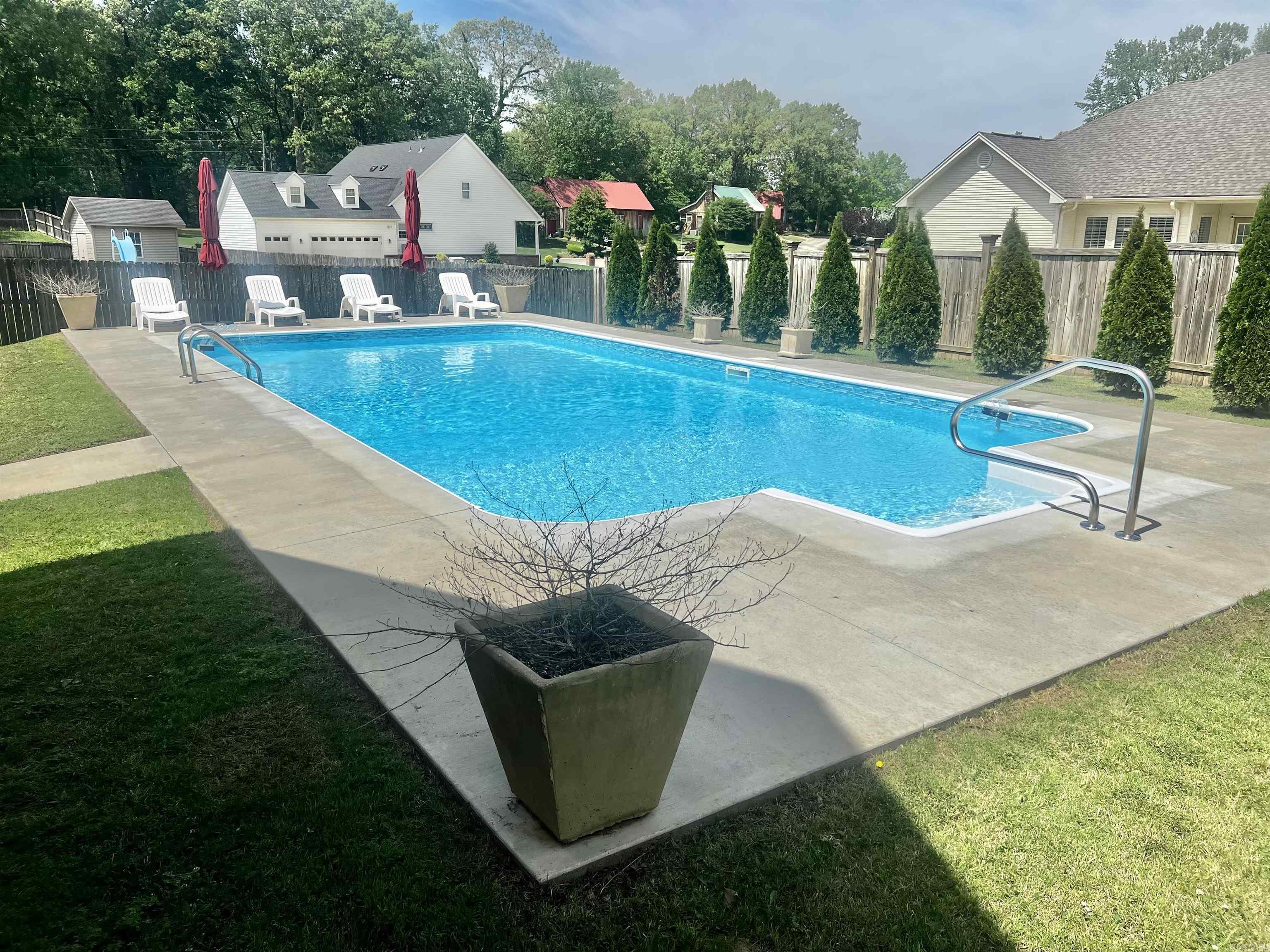 RIVER OAKS - Residential