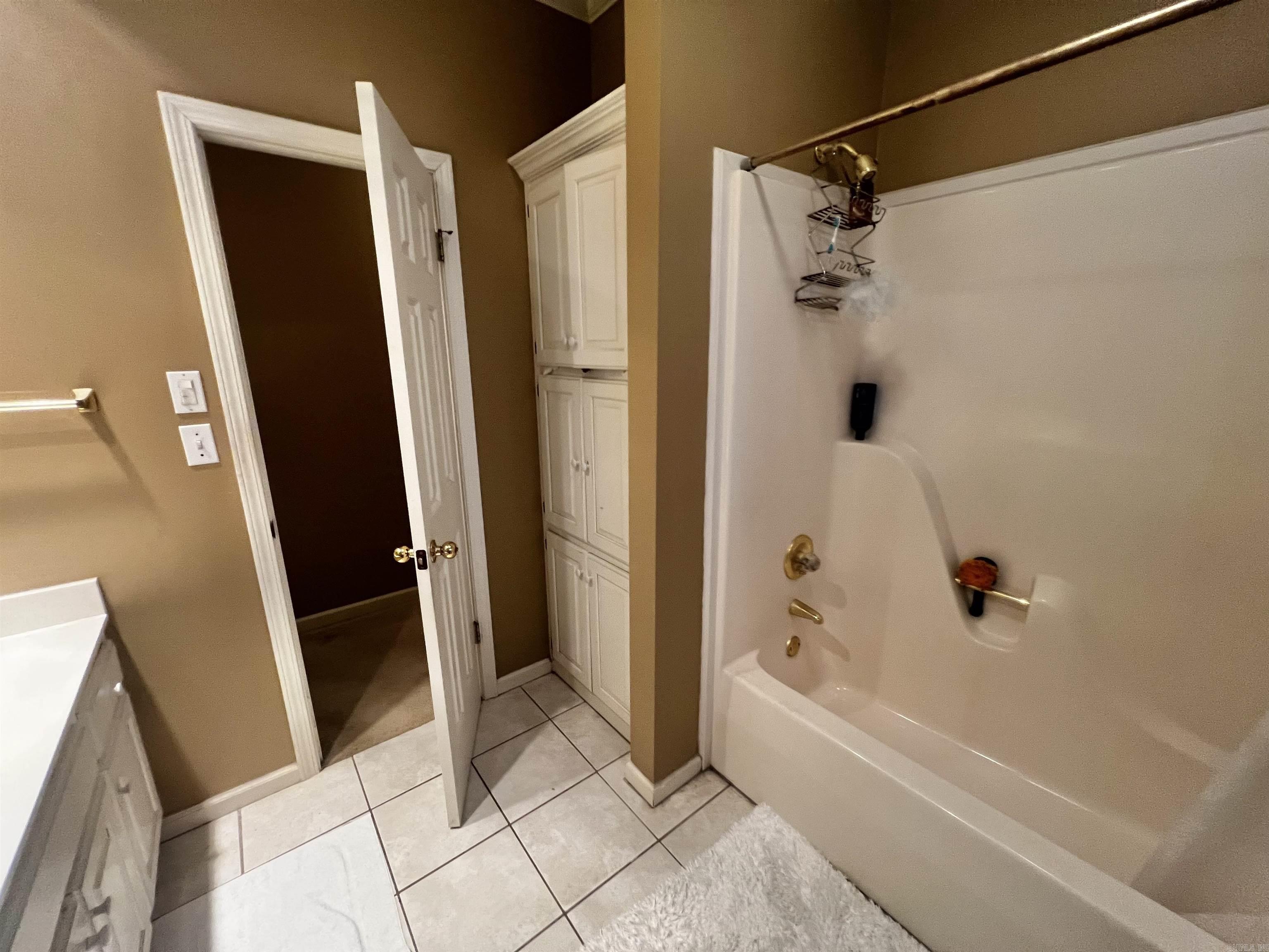 RIVER OAKS - Residential