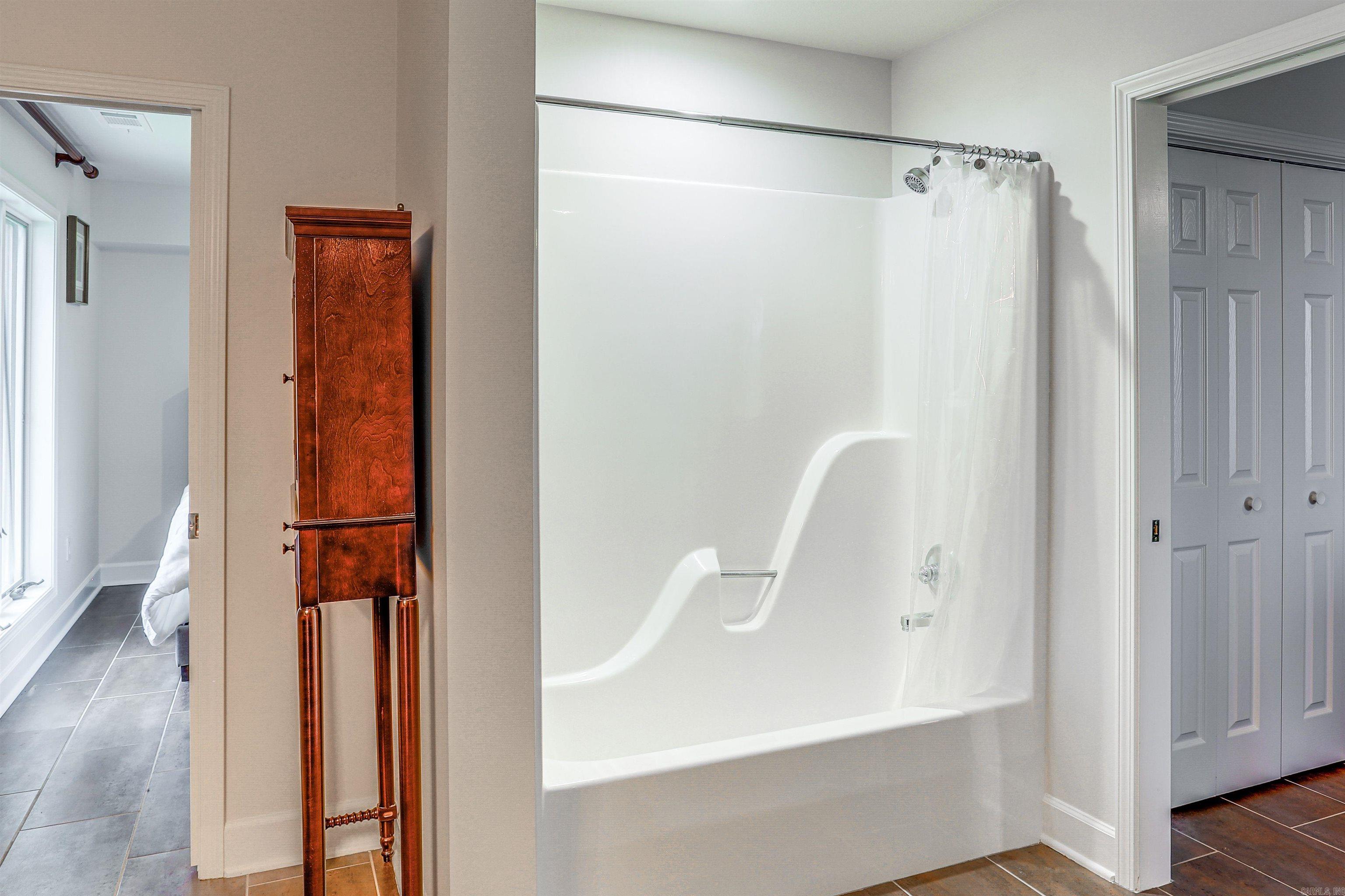 DIAMOND BLUFF ESTATES - Residential