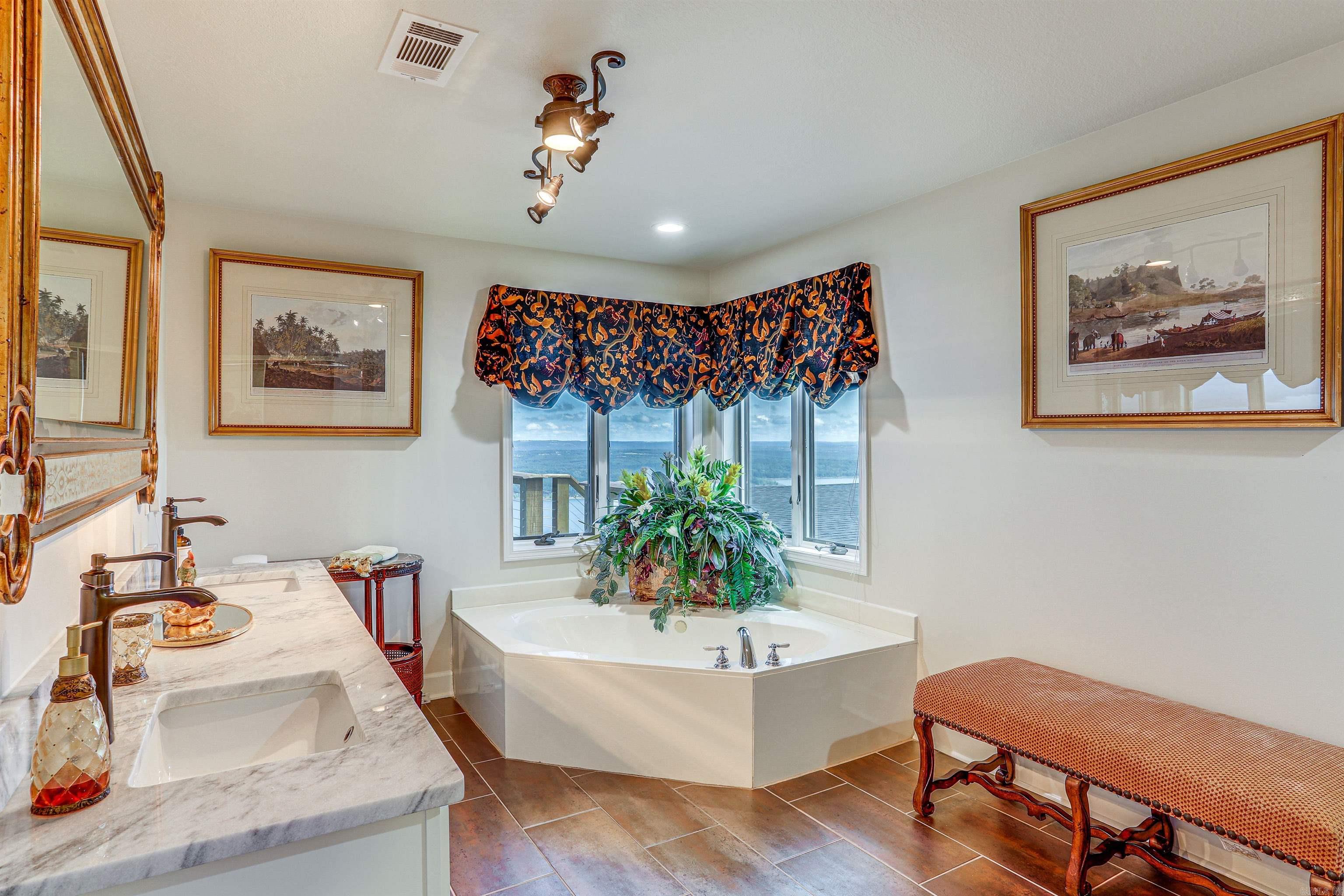 DIAMOND BLUFF ESTATES - Residential