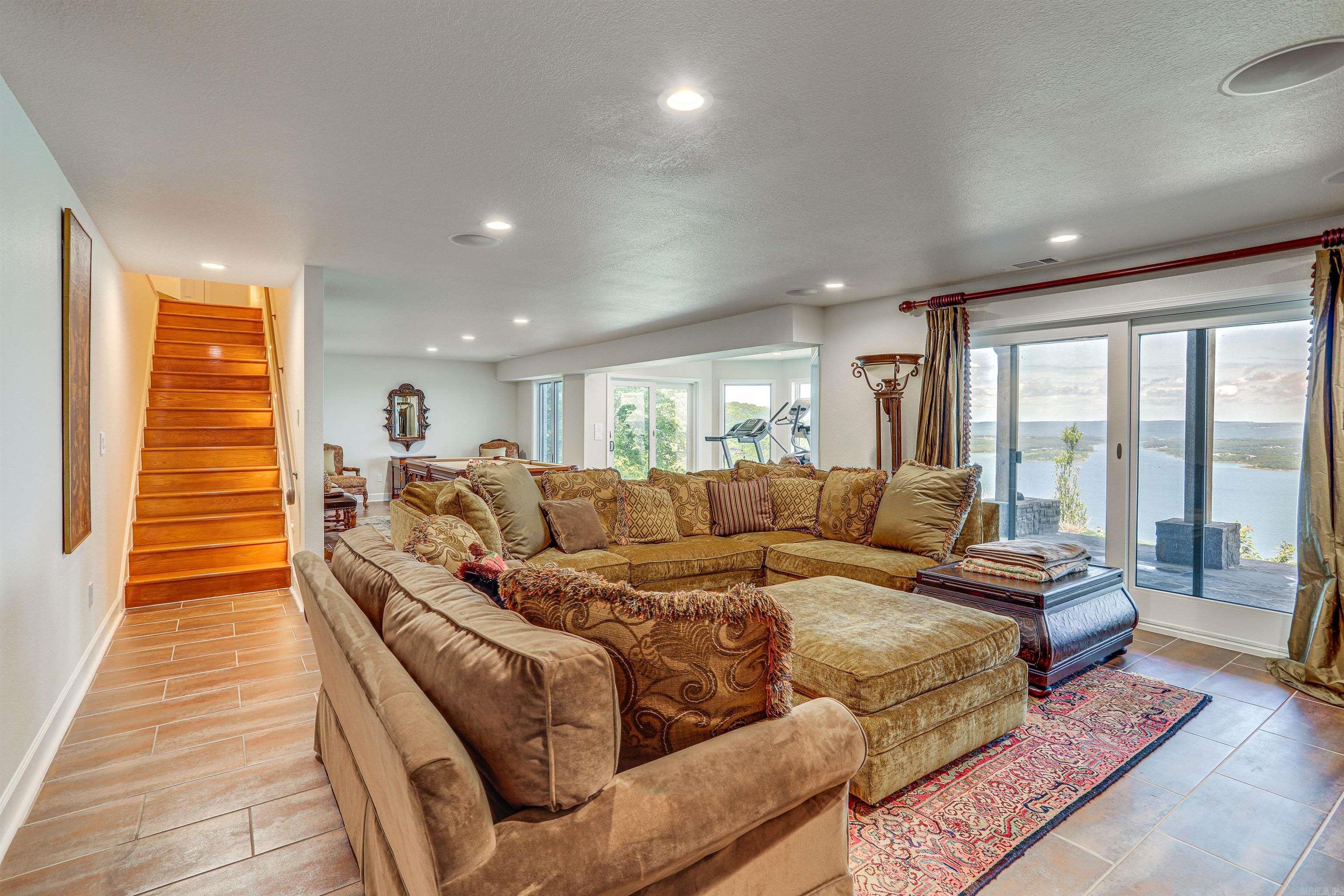 DIAMOND BLUFF ESTATES - Residential