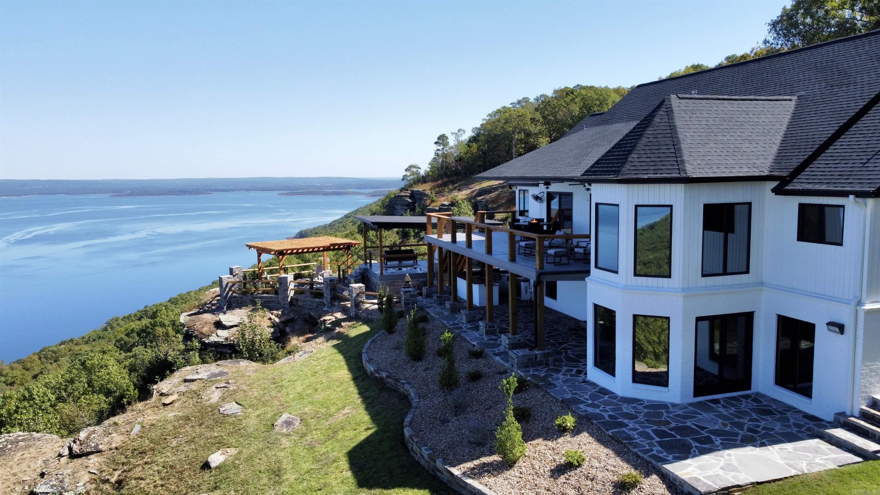 DIAMOND BLUFF ESTATES - Residential