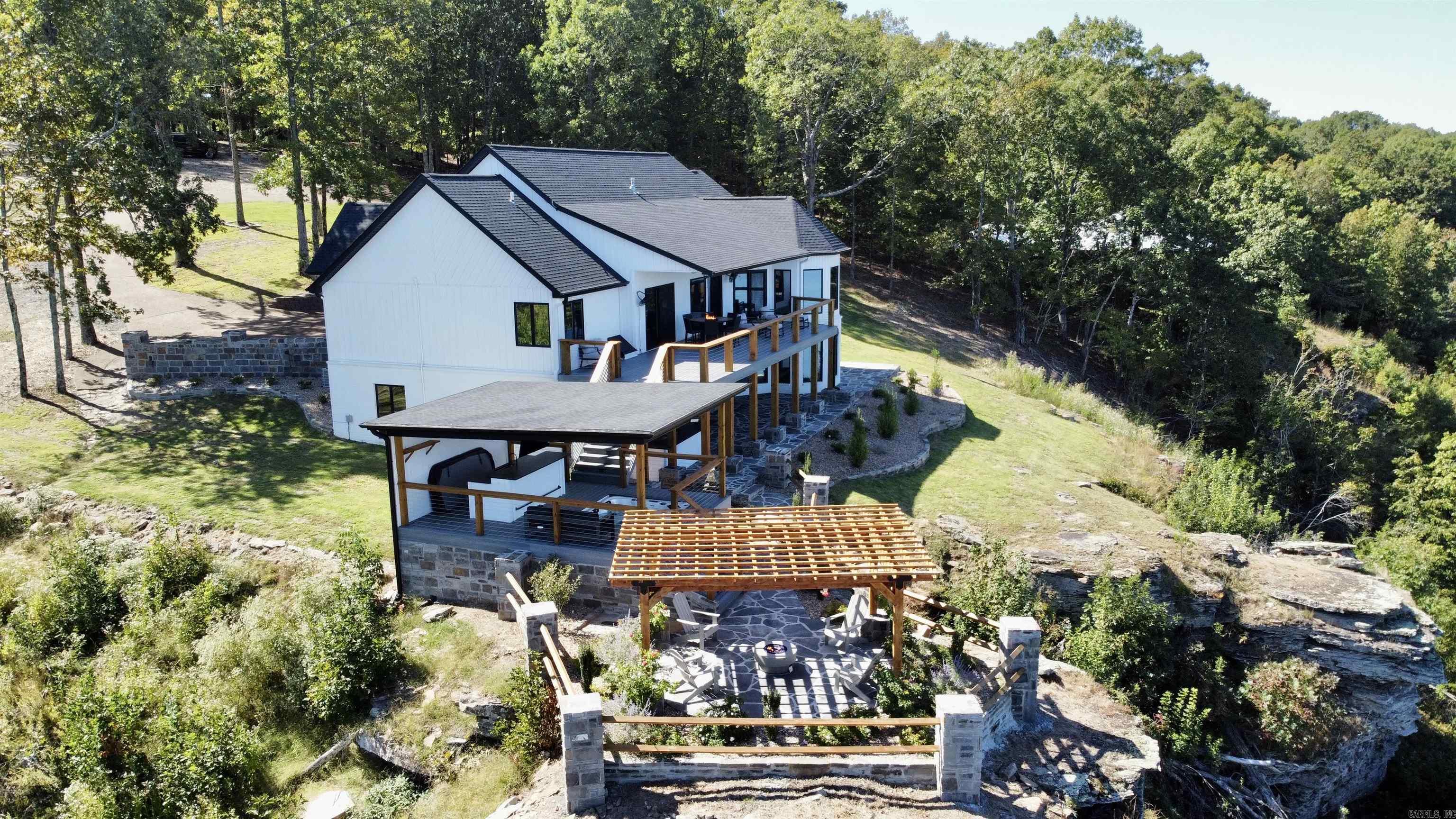 DIAMOND BLUFF ESTATES - Residential