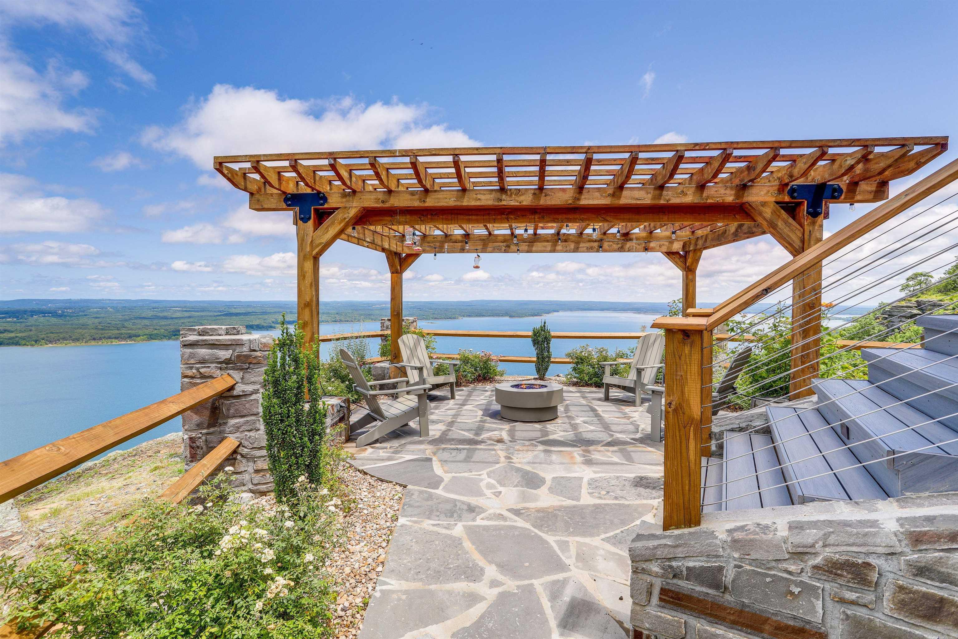 DIAMOND BLUFF ESTATES - Residential