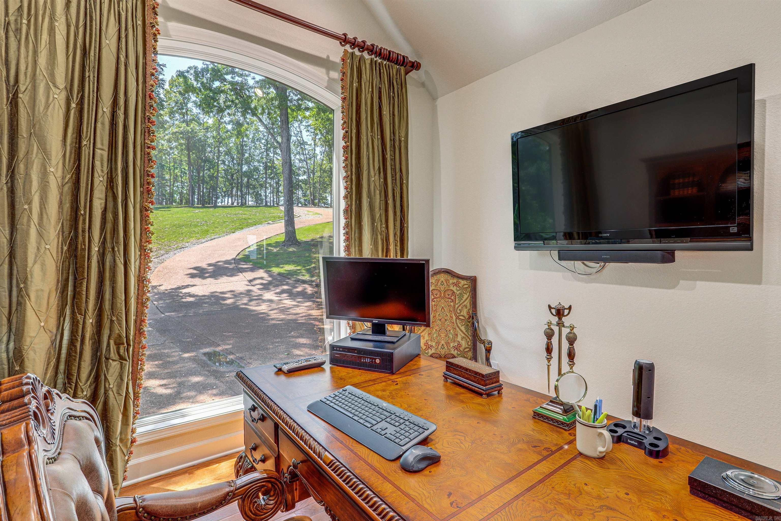 DIAMOND BLUFF ESTATES - Residential