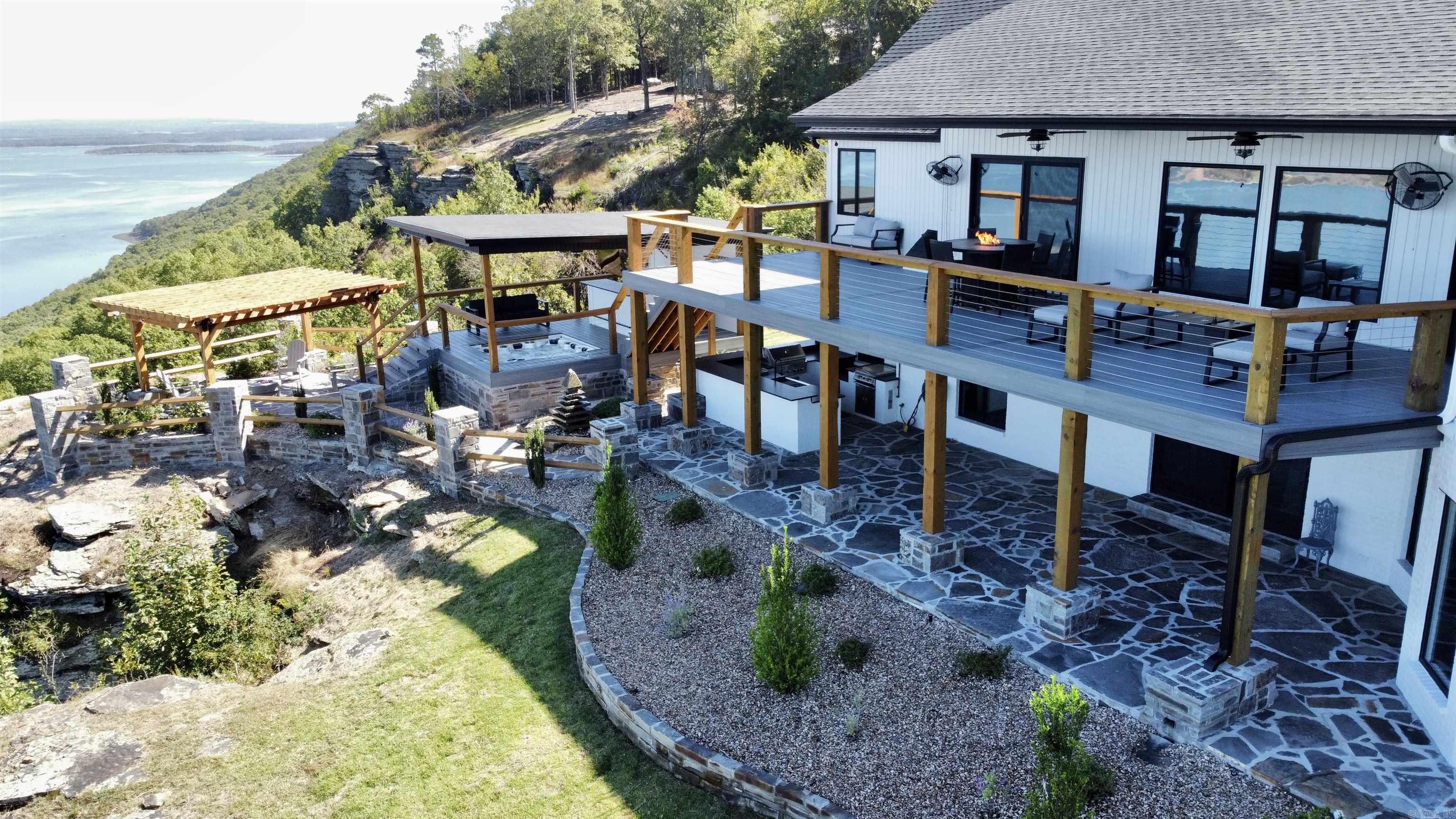 DIAMOND BLUFF ESTATES - Residential