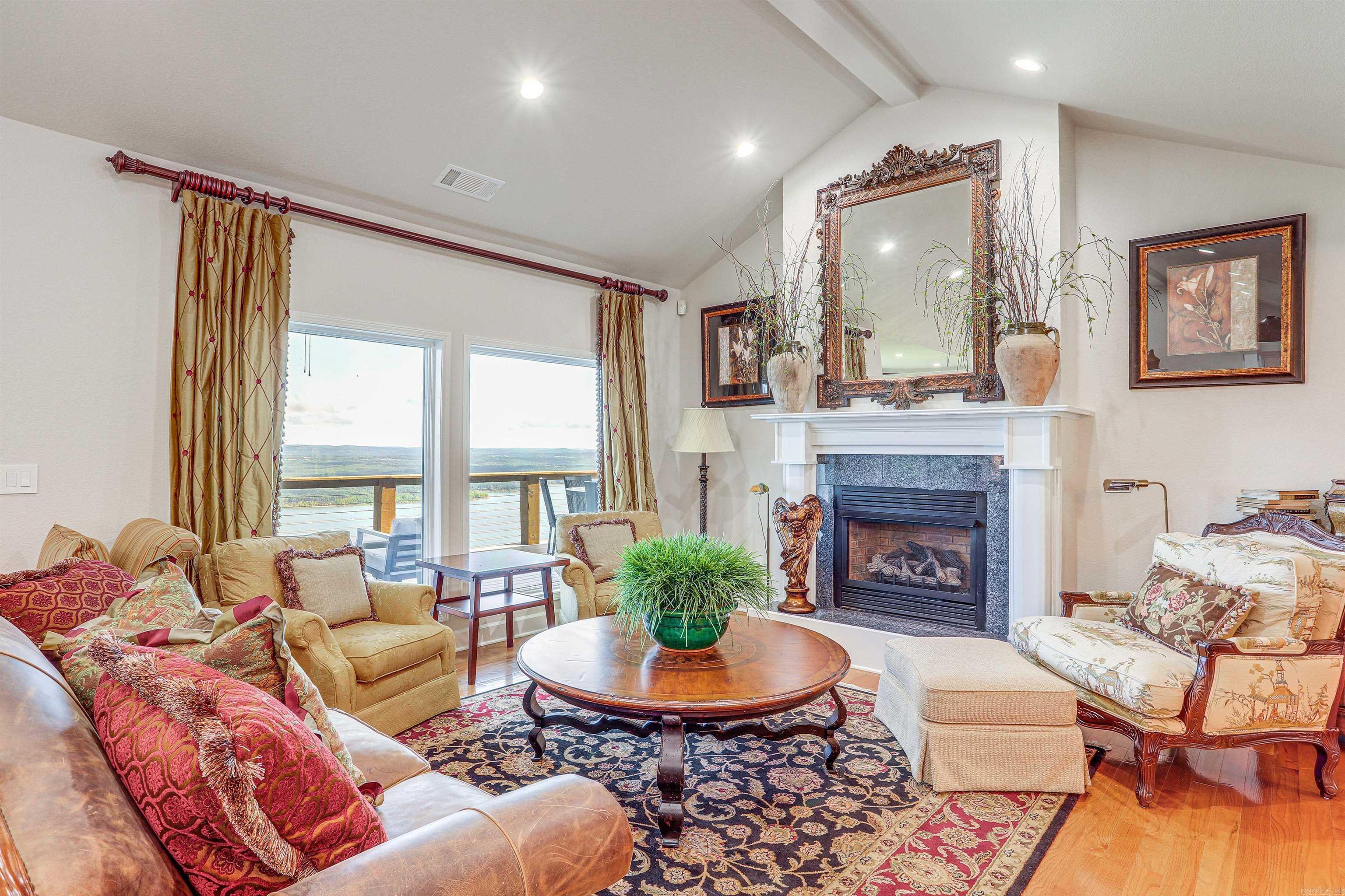 DIAMOND BLUFF ESTATES - Residential