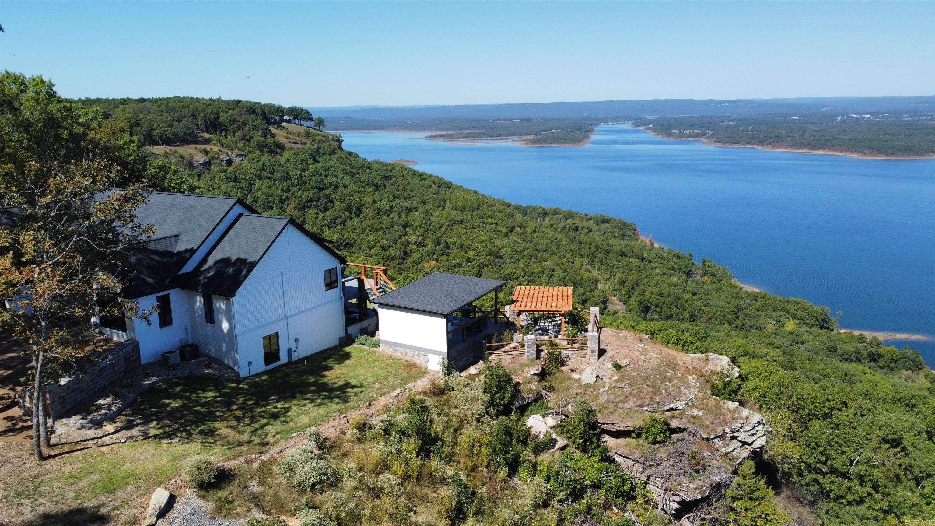 DIAMOND BLUFF ESTATES - Residential