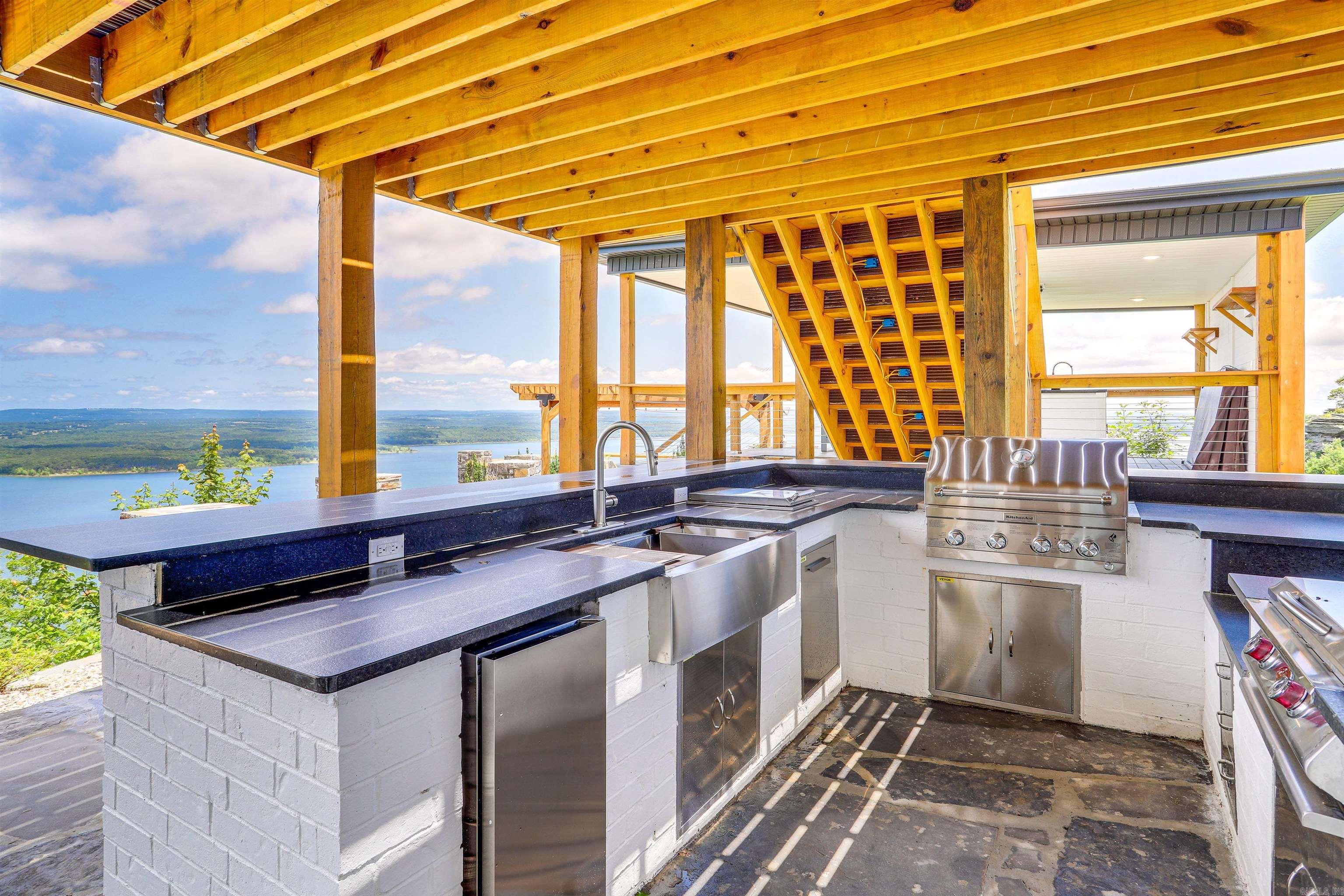 DIAMOND BLUFF ESTATES - Residential