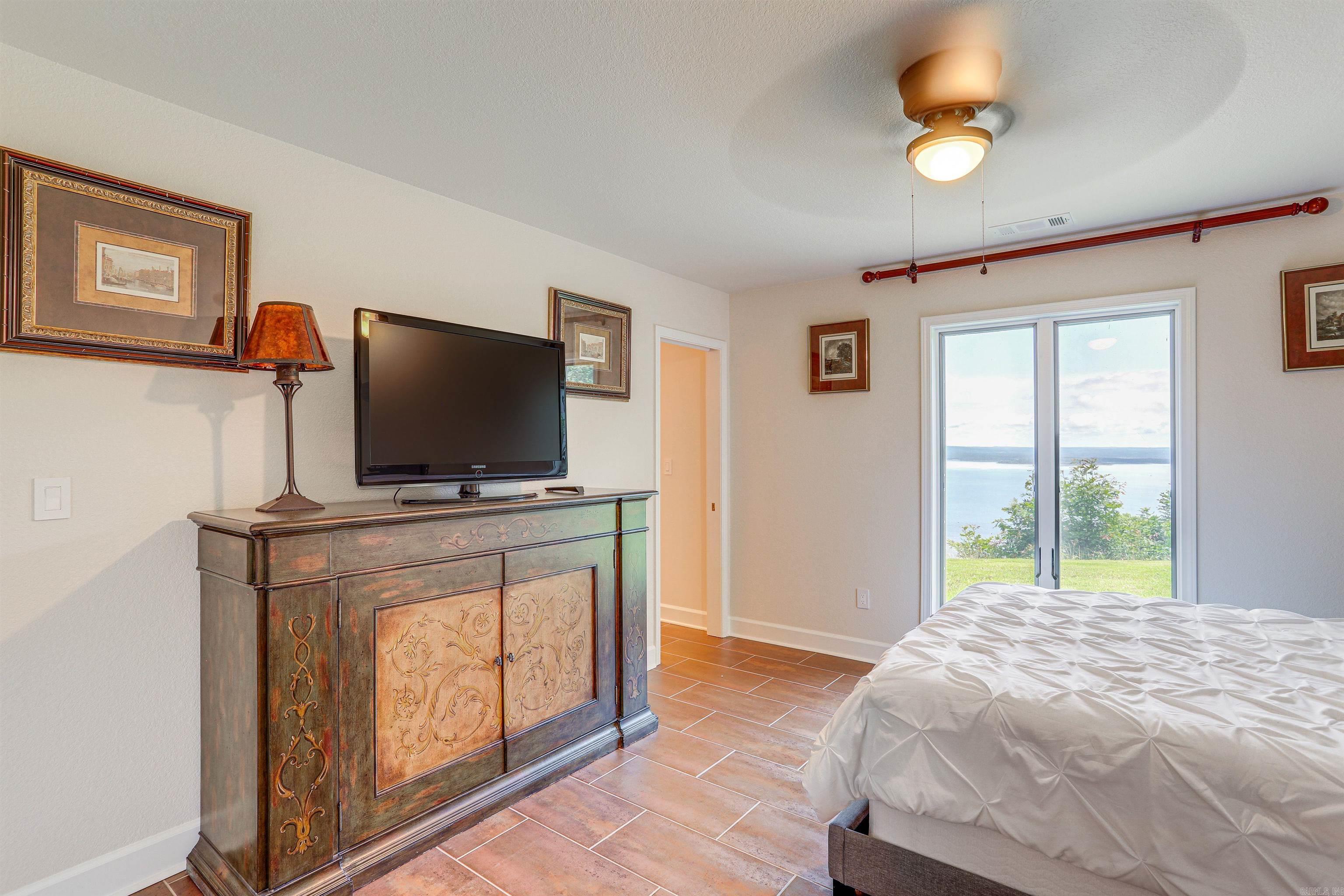 DIAMOND BLUFF ESTATES - Residential