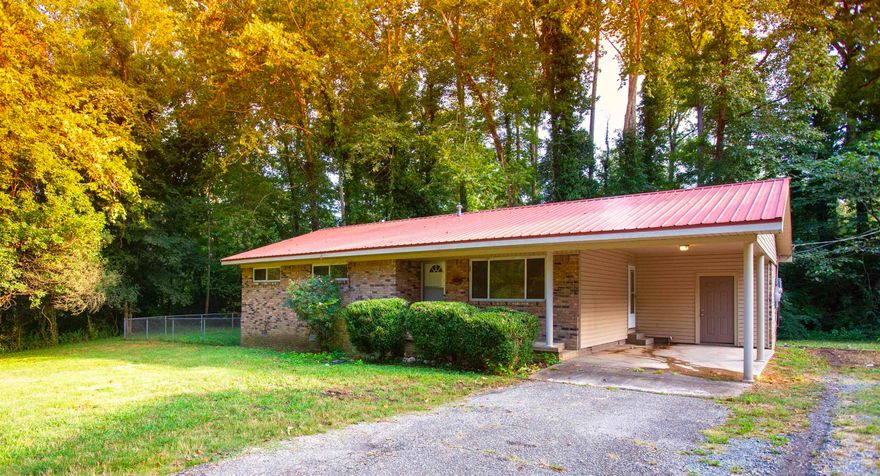 MOVE IN SPECIAL! HALF OFF FIRST MONTH’S RENT! Cute 3BD in Benton that is waiting for you to call home. Not too far from town with easy access to the interstate. The lease for this property is for 2 years with a 3% increase after the first year. Income has to be 3x the amount of rent. NO SECTION 8.  **ALL PROPERTIES MAY NOT BE MOVE-IN READY**