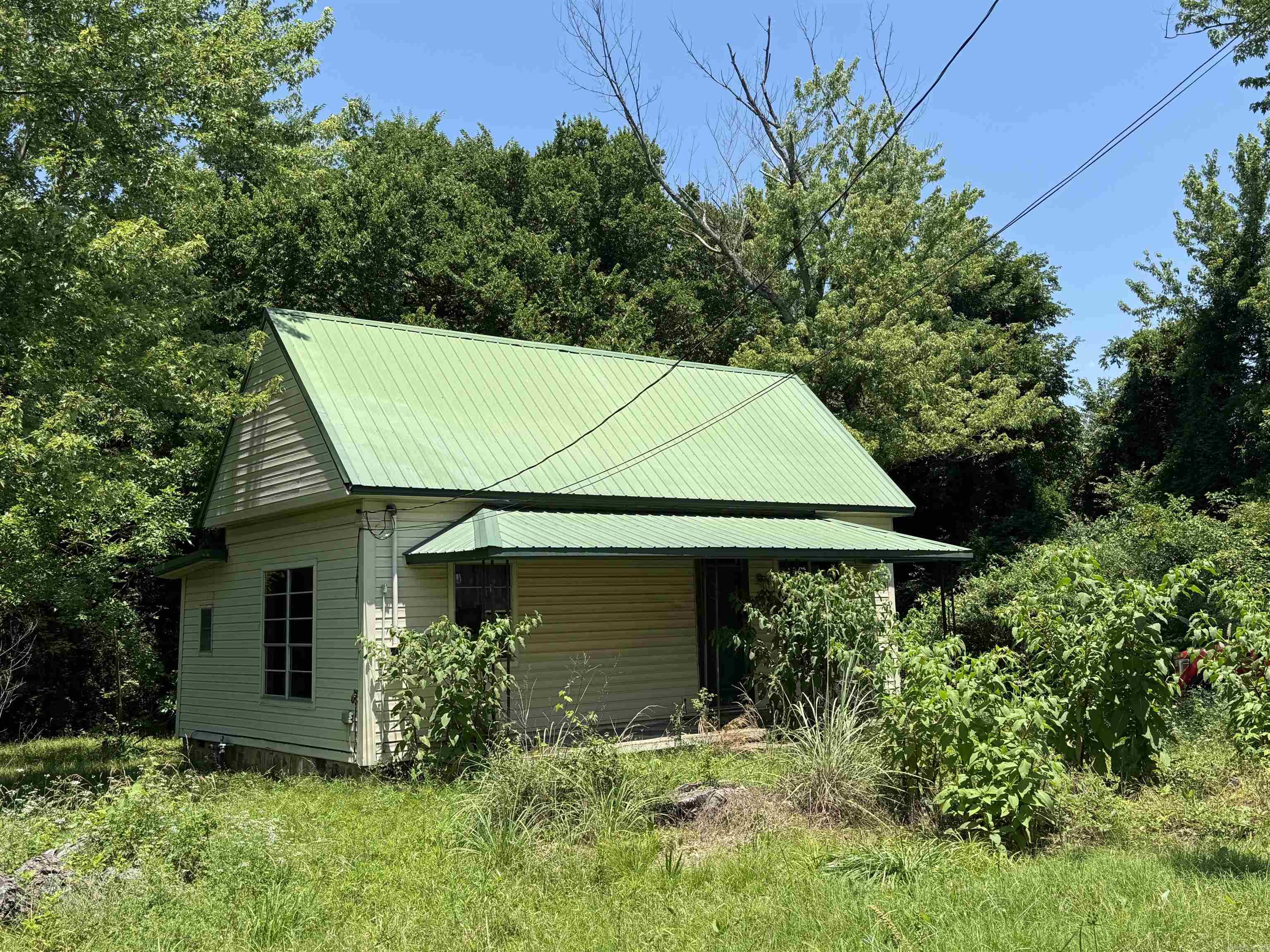 Great investment property, 2 bed, 1 bath on one (1) acre!! This property has so much potential!! Call today!