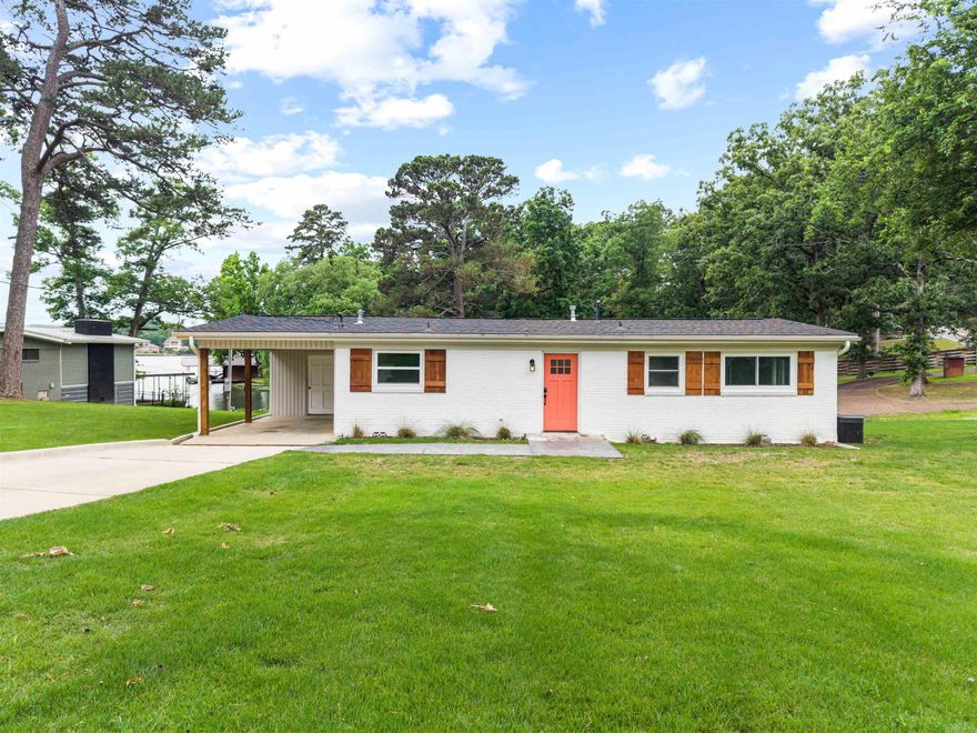 Experience waterfront living on the shores of Lake Hamilton at an affordable price. This beautifully remodeled home features granite countertops, stainless steel appliances, and a spacious walk-in shower. Major updates, completed in 2023, include new windows, roof, sprinkler system, and fresh interior and exterior paint. Enjoy peaceful lakefront living with 40' of lake frontage, a lakeside patio and seawall, all situated in a quiet cove across the bay from Driftwood Point.