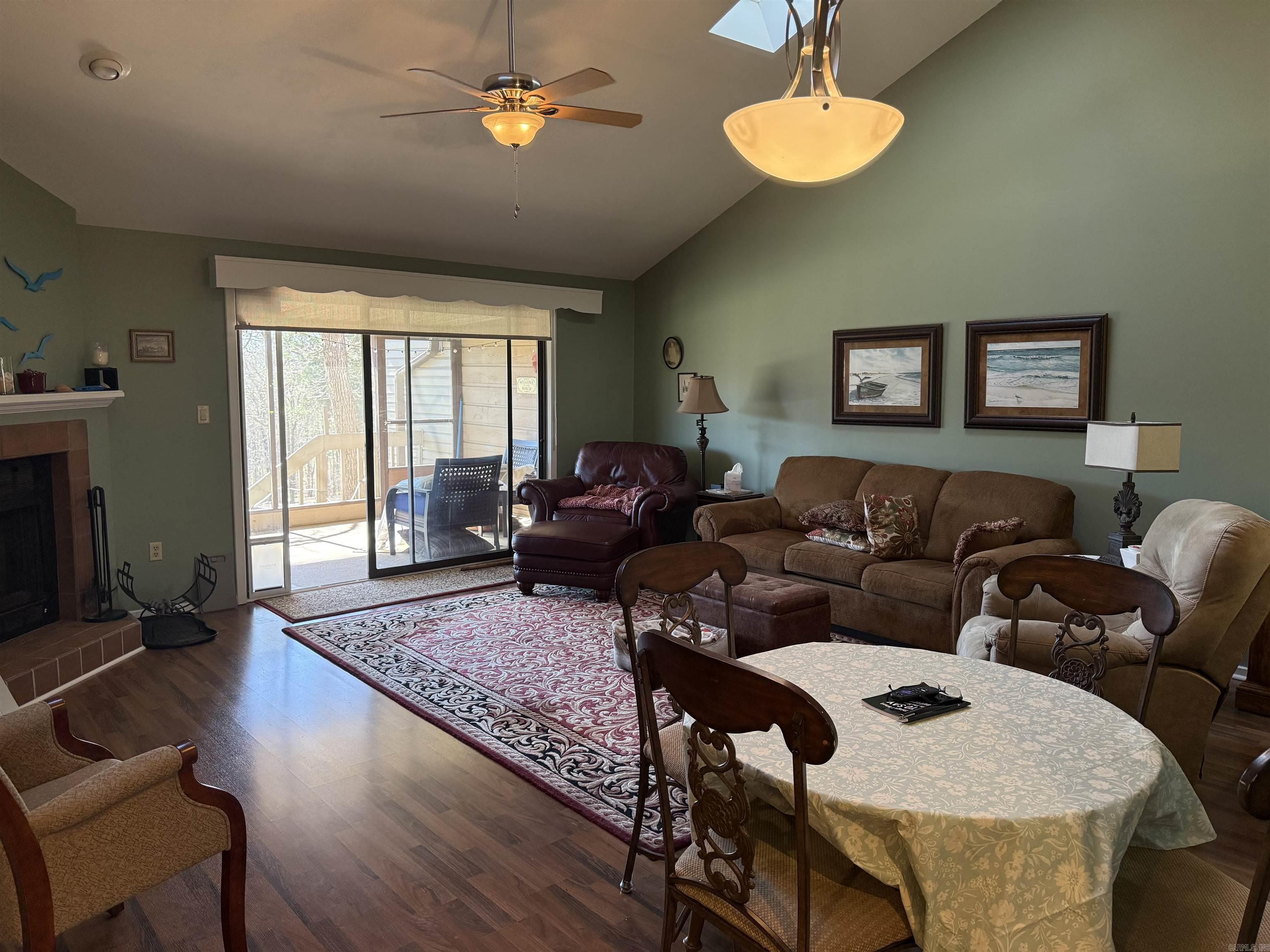 COUNTRY CLUB RIDGE - Residential