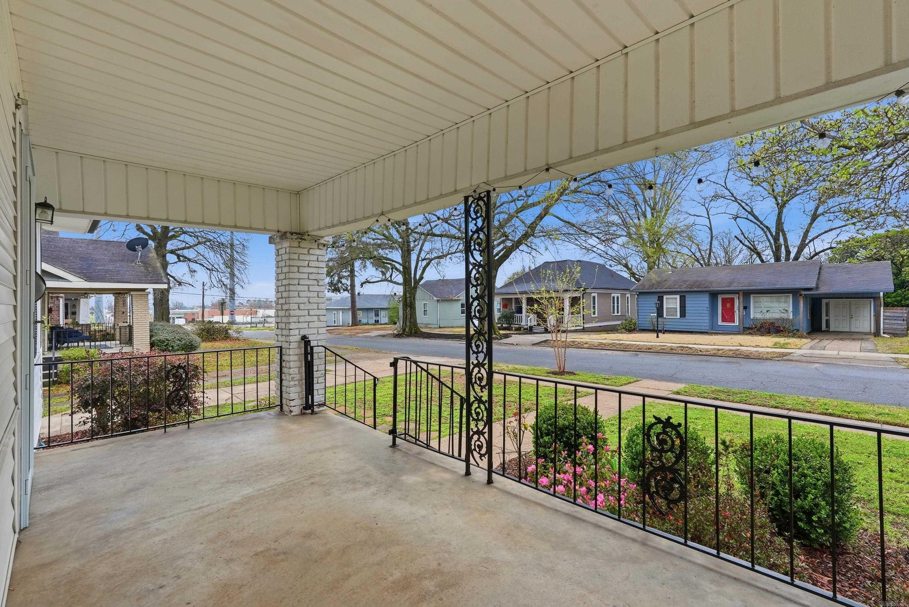 ELMHURST - Residential