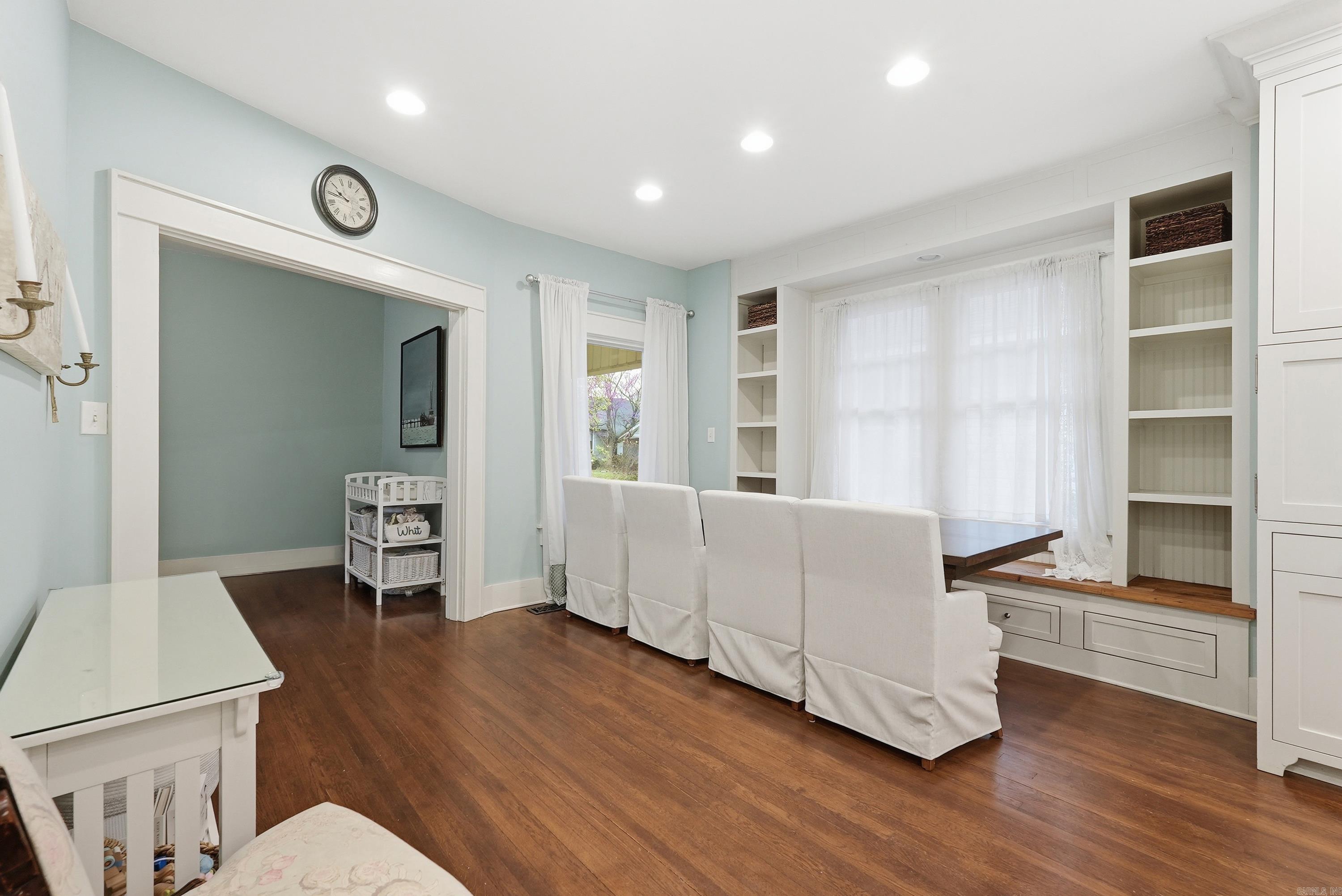 ELMHURST - Residential