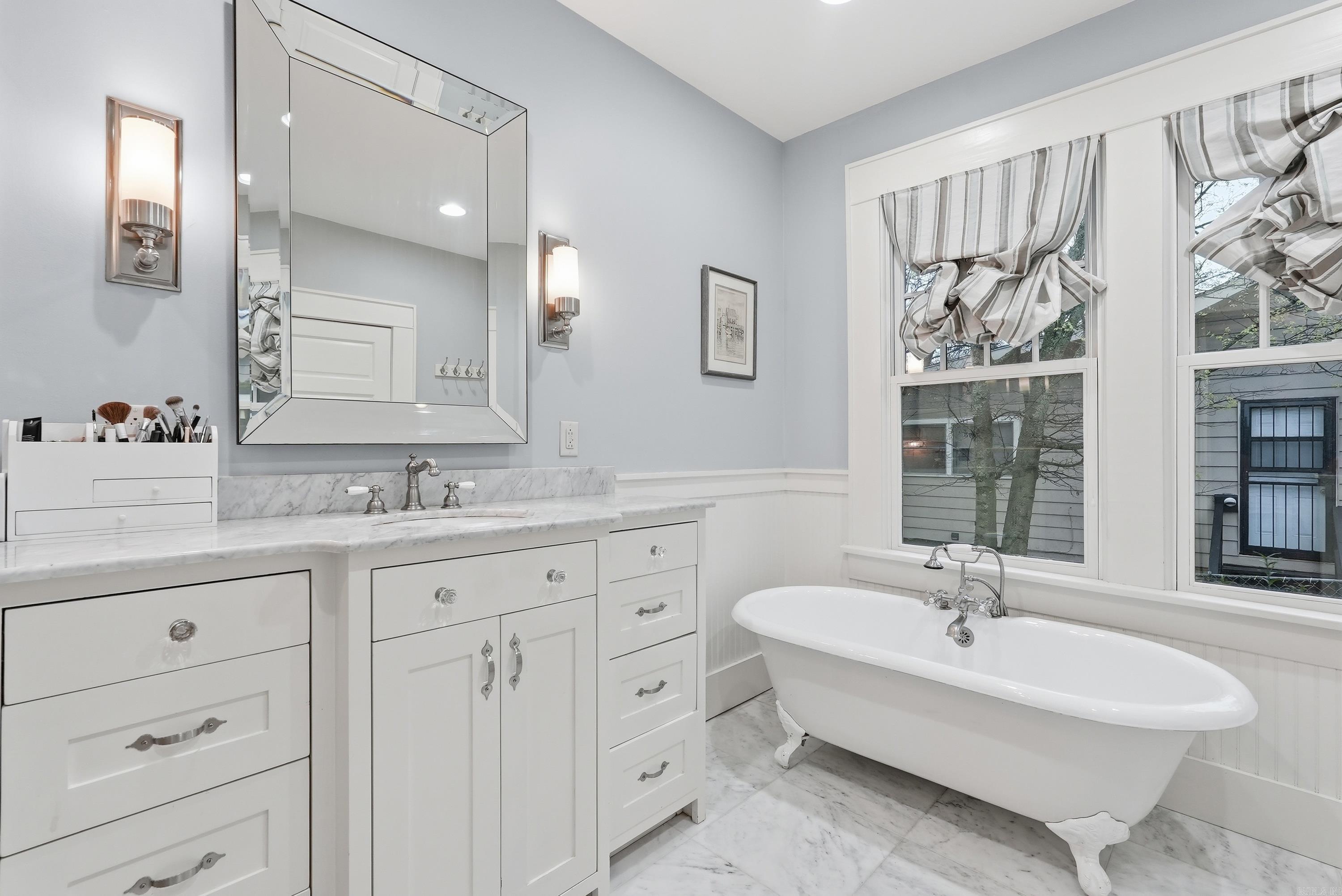 ELMHURST - Residential