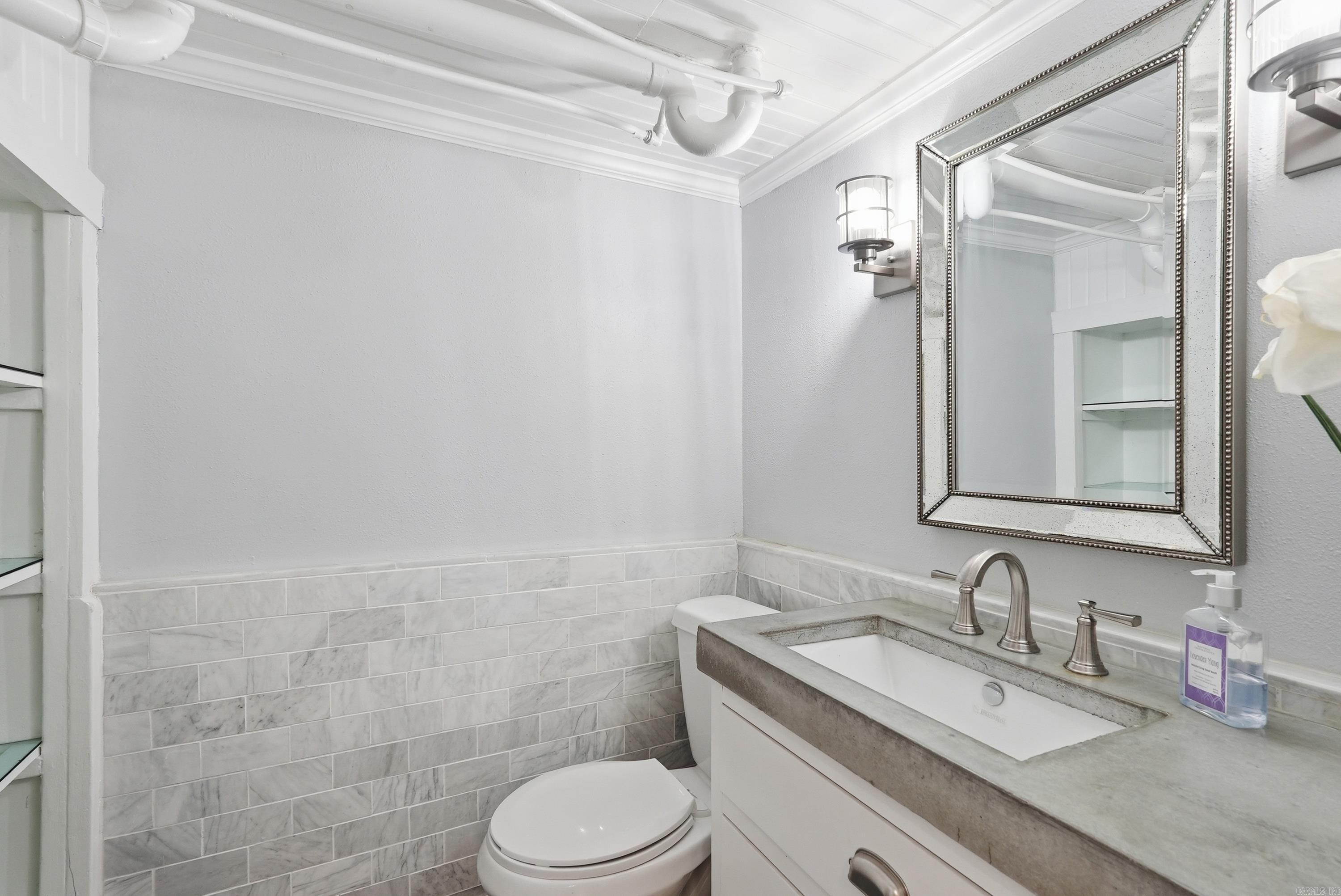 ELMHURST - Residential