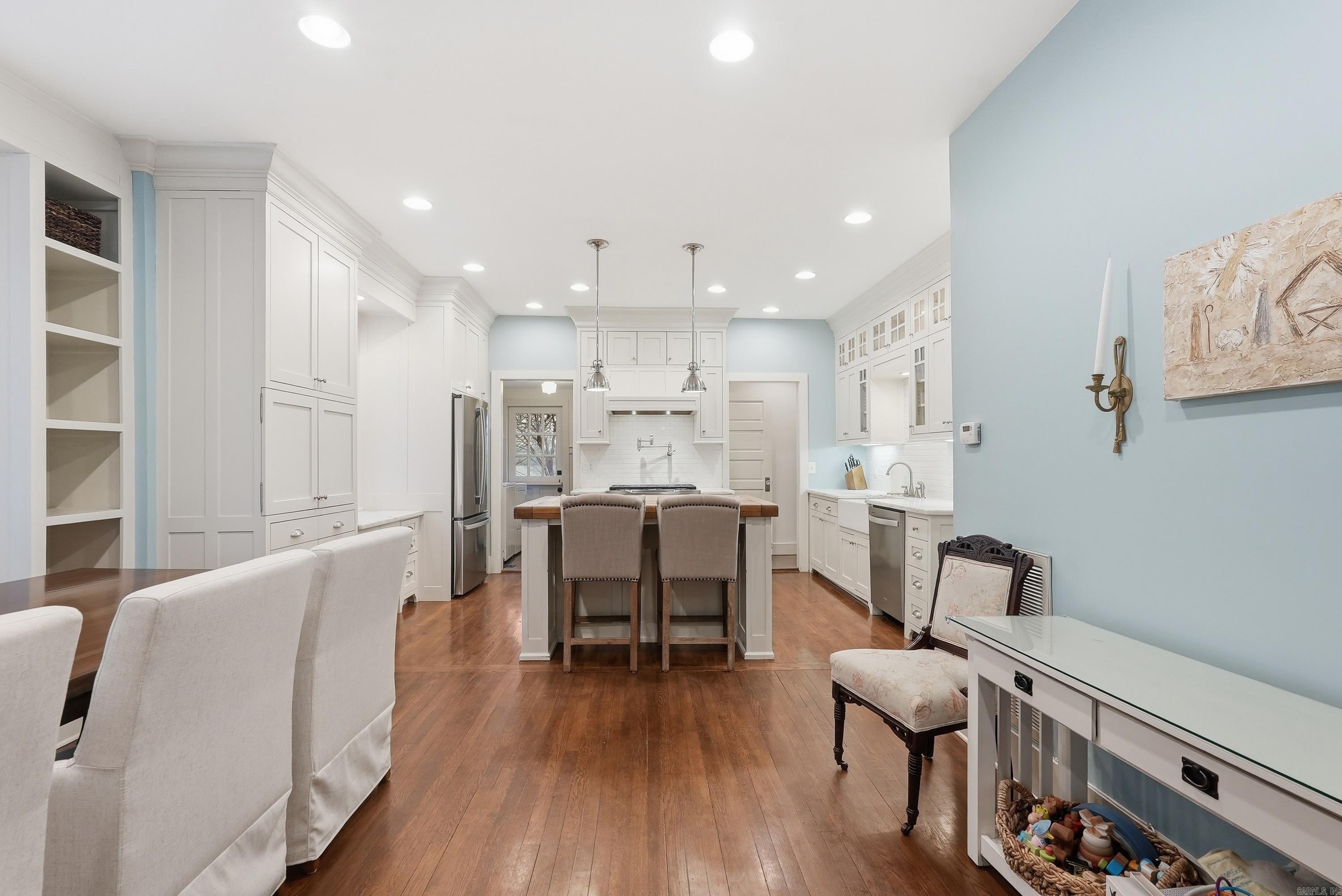 ELMHURST - Residential